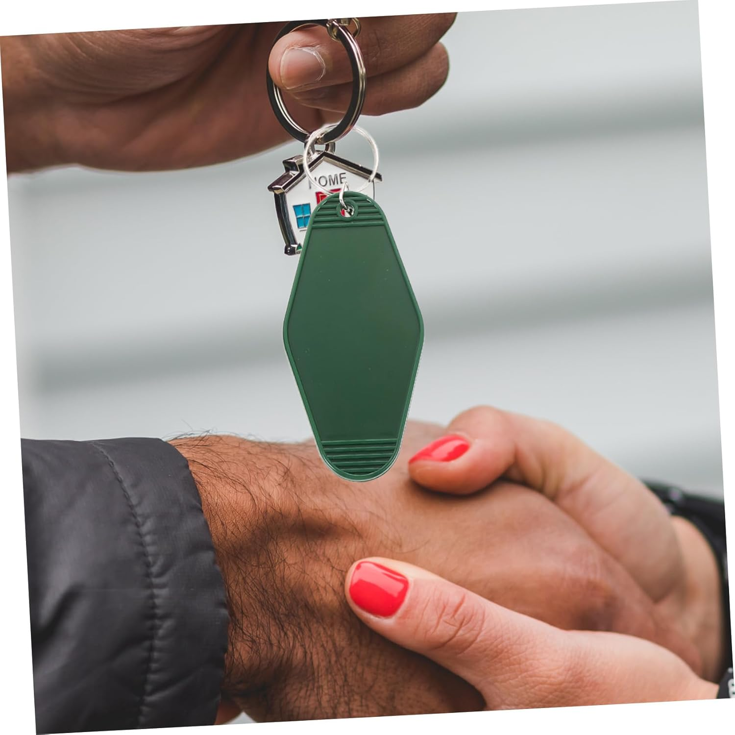 LRXIYODE 20Pcs Plastic Key Identification Tags Luggage Hanging Labels for Suitcases Backpacks Keys Reusable Keychain Tags for Travel and Bag Organization Random Color image number 3