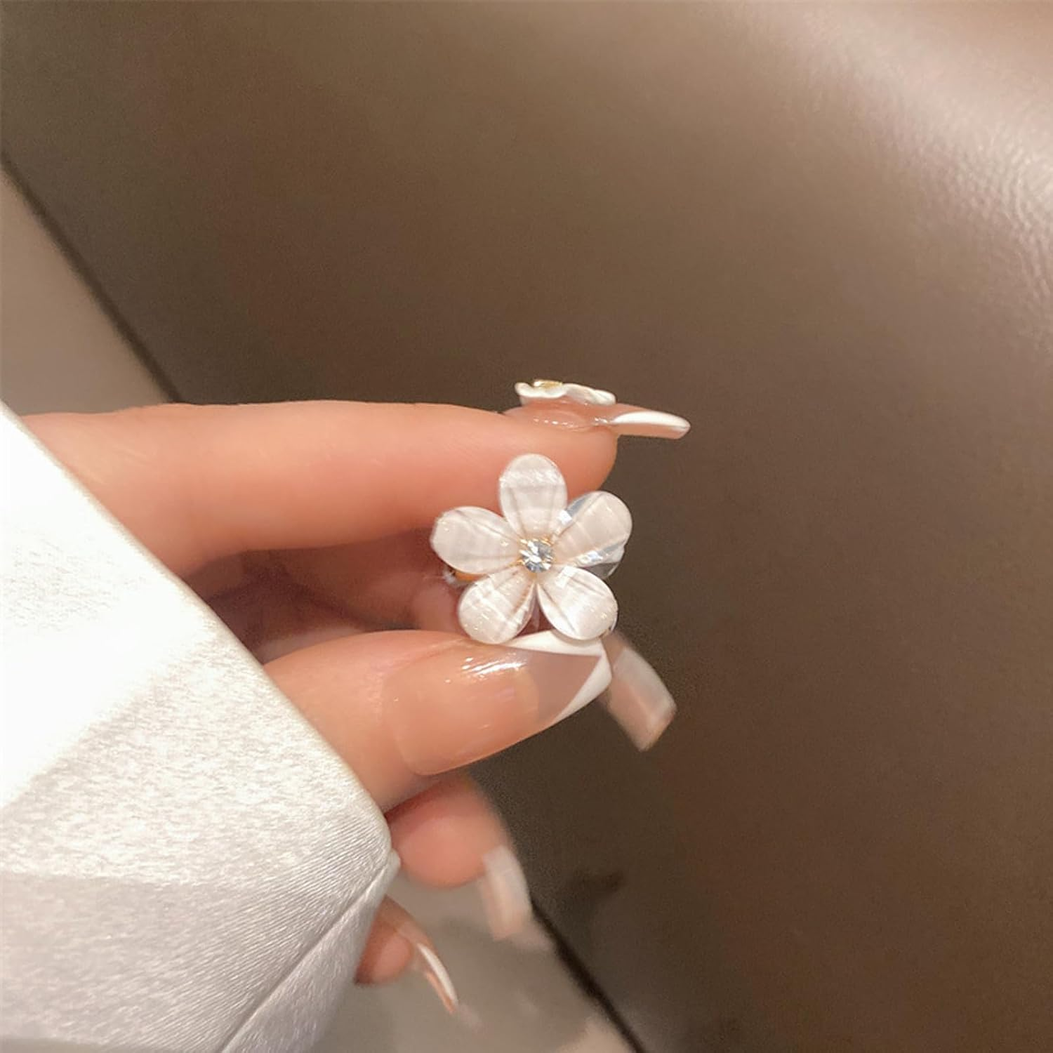 RTRTGS Pack of 8 Mini Diamond Hair Clips, Small Hair Clips, Flower Hair Clips Hair Accessories for Women, Girls, Cute Mini Hair Clips, Hair Clips for Photo, Everyday, Party, Wedding (White) image number 3