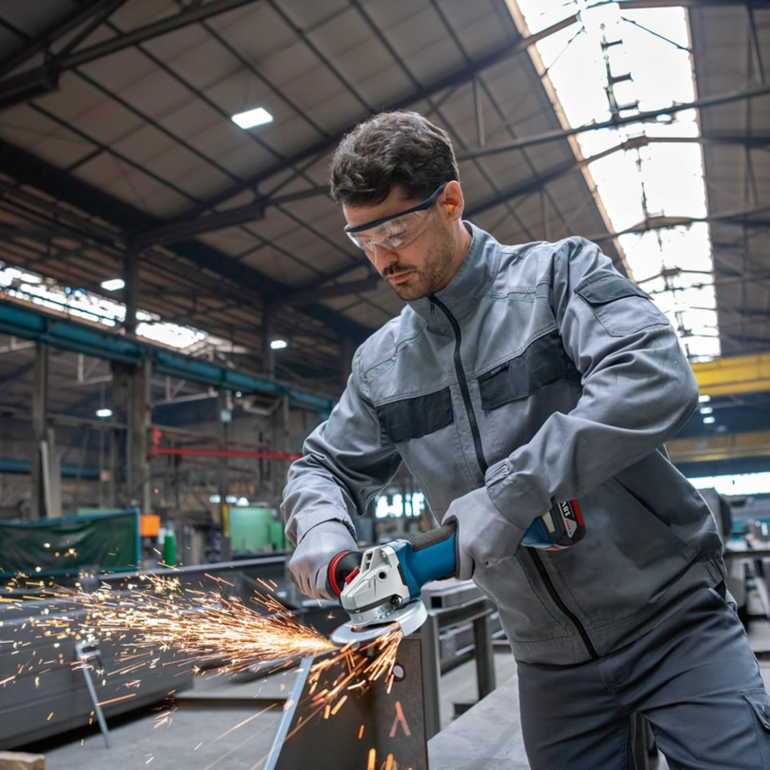 Bosch Professional 18V System Cordless Angle Grinder GWS 18V-10 P (Brushless Motor, Equal Power to a 1,000 W Corded Grinder, Kickback Control, Intelligent Brake System) image number 2