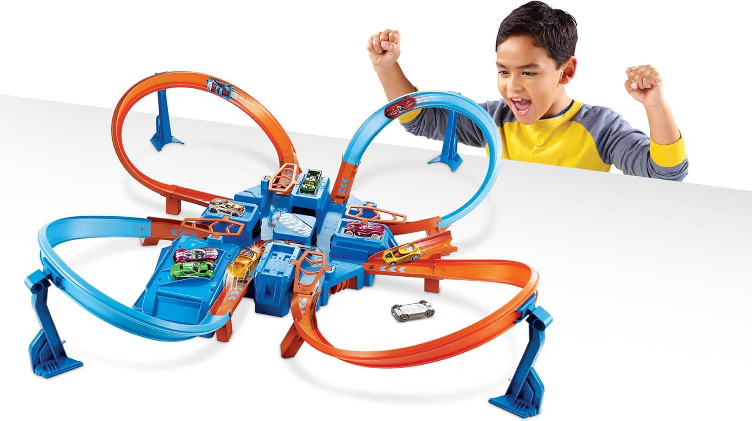 Hot Wheels Track Set with 1:64 Scale Toy Car, 4 Intersections for Crashing, Powered by a Motorized Booster, Criss-Cross Crash Track image number 2