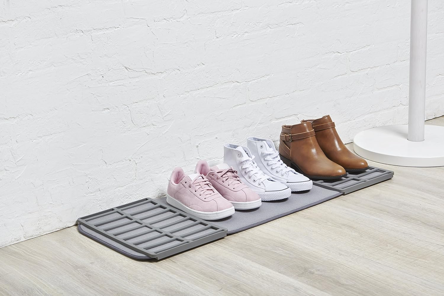 Umbra Shoedry, Machine-Washable Multipurpose Drying Mat and Boot Tray for Entryway, Charcoal Closet image number 5