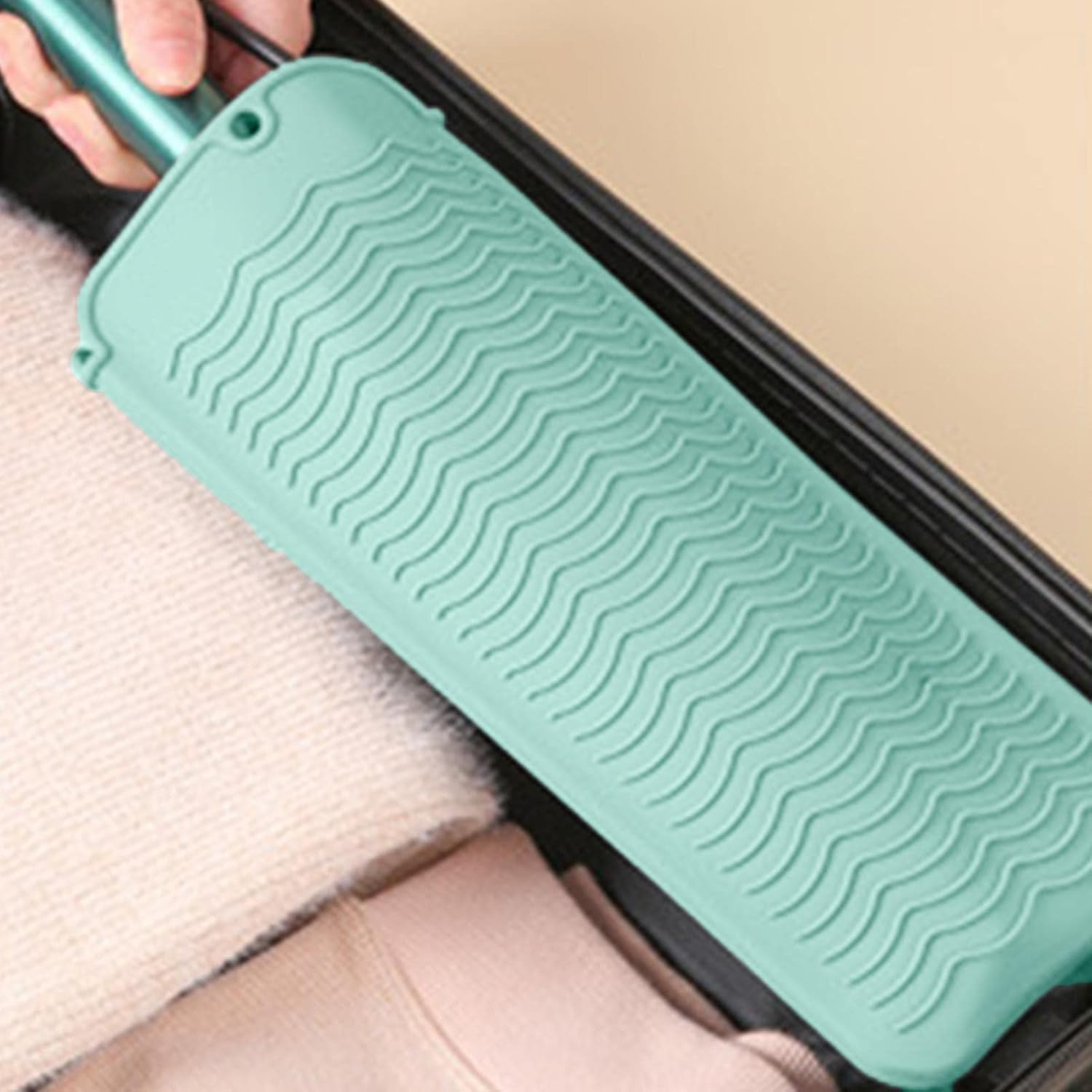 Silicone Hair Straightener Mat - Travel Hair Straightener Mat - Anti-Scald Protection Mat, Heat Resistant Portable Mat for Curling Irons, Flat Irons and Hair Styling Tools Wynott