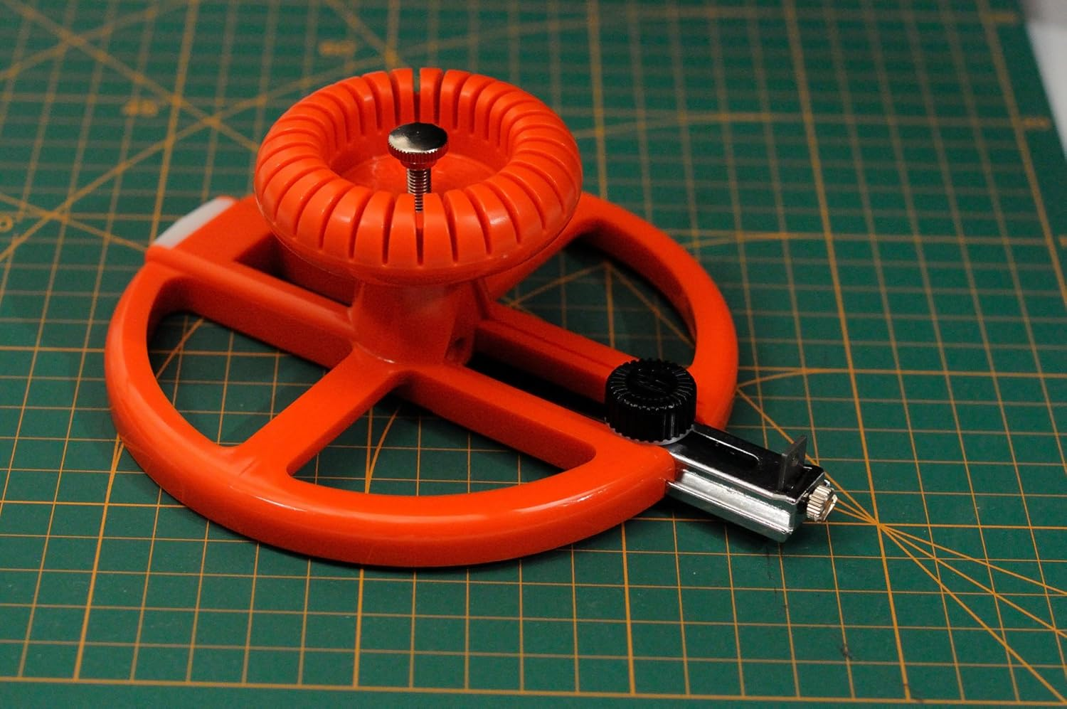 NT Cutter Heavy-Duty Circle Cutter, 1-3/16 Inches 6-5/16 Inches Diameter, 1 Cutter (C-2500P) image number 1