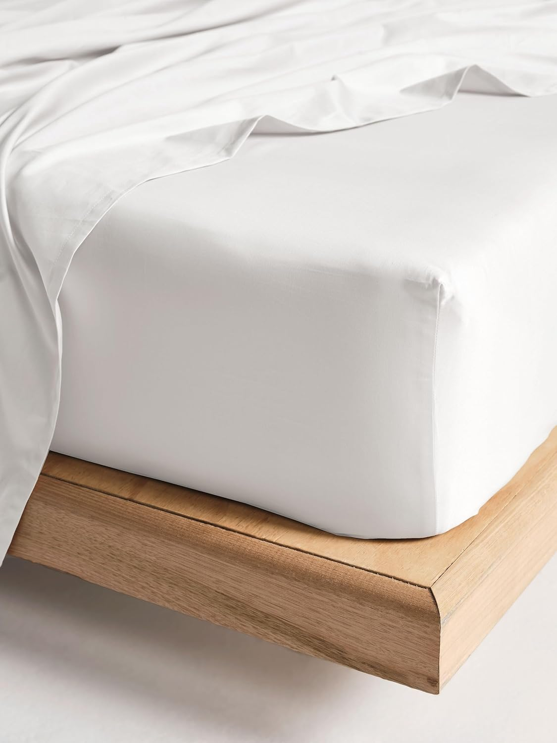 Linen House 300TC Cotton Percale Single Bed Fitted Sheet, White image number 1