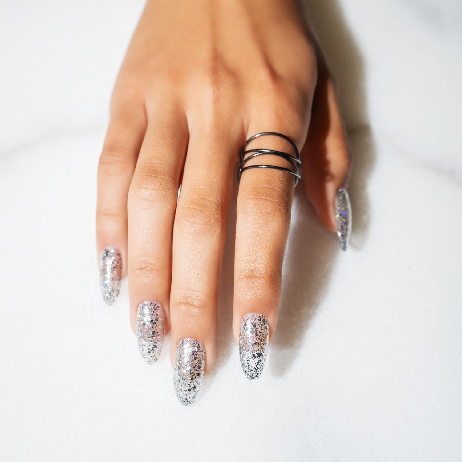 Gelish Am I Making You Gelish? Professional Gel Polish, Silver Glitter, 15 Ml image number 2