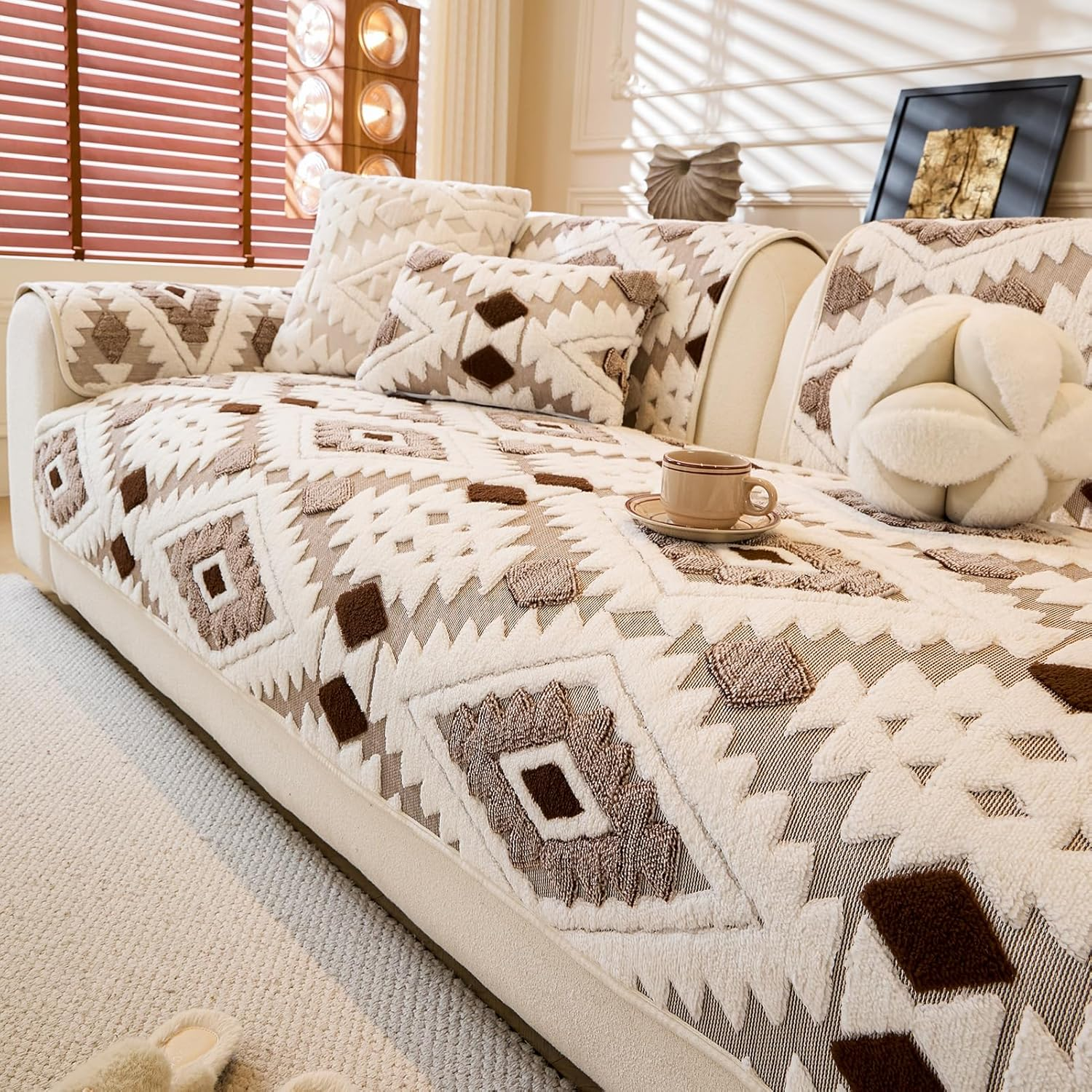 WEYOND Couch Cover for Dogs Washable, Soft Plush Sofa Cover for Loveseat & 2/3 Cushion Sofa, Pet-Friendly Couch Covers for Sofa, Non-Slip Sofa Slipcover (90 X 210 Cm, Beige)