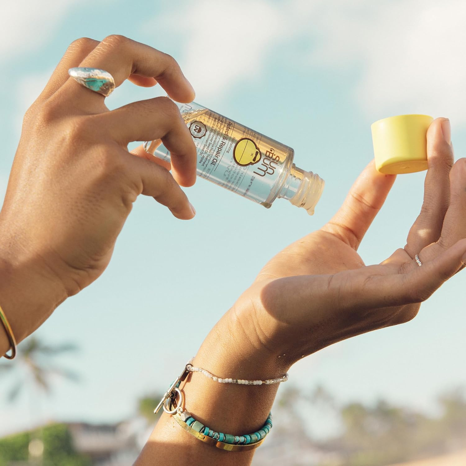 Sun Bum Revitalizing Protect and Repair Hair Oil - Light-Weight Hair Care Treatment - Strengthen and Hydrates - UV Protection against Heat Damage and Sun Rays - Enriched with Jojoba Oil - 50 Ml image number 2