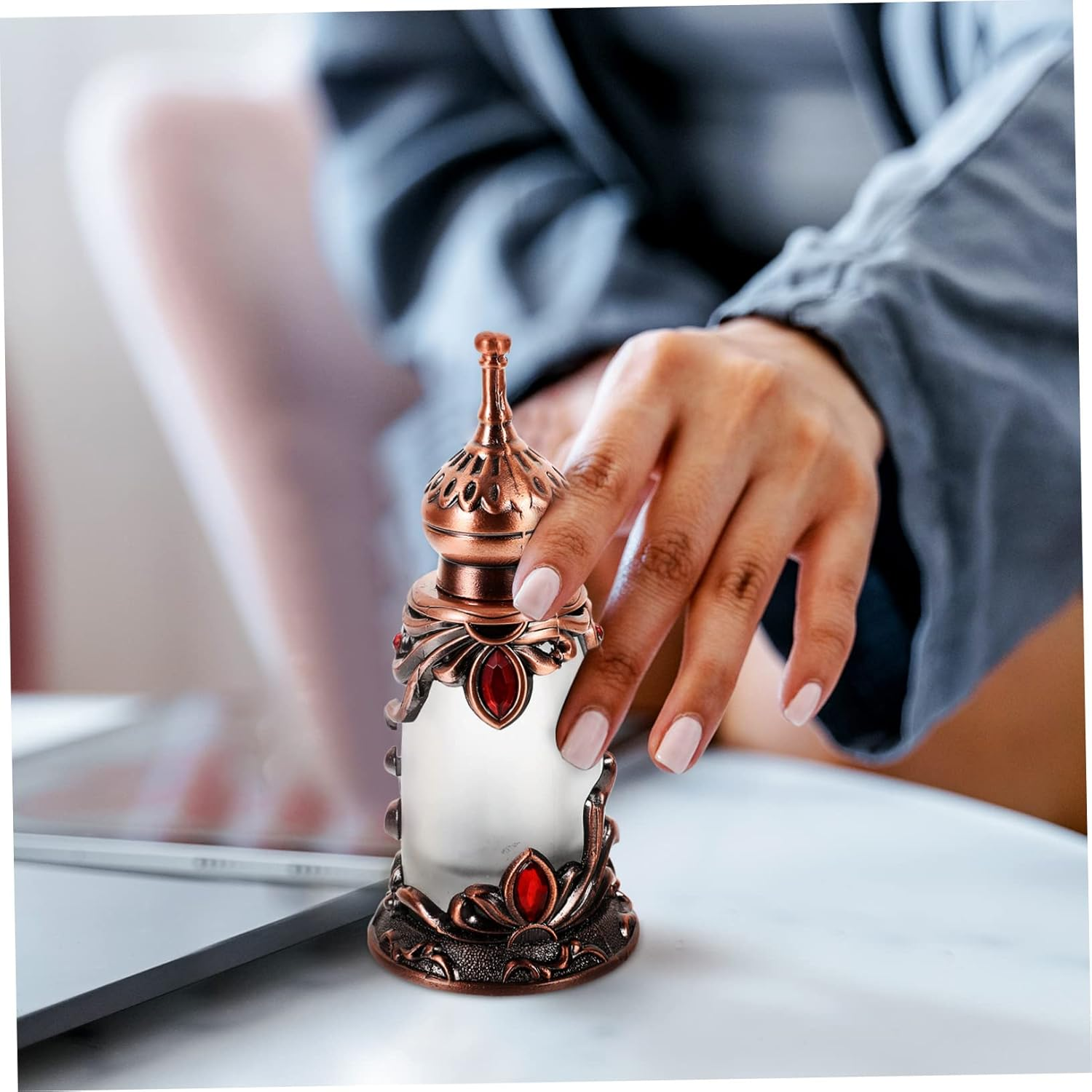 Perfume Bottle Essential Oil Bottle Vintage Decor Metal Decor Retro Decor Portable Perfume Bottle Metal Trim Decorative Bottle for Perfume Alloy Old Fashioned Container image number 4