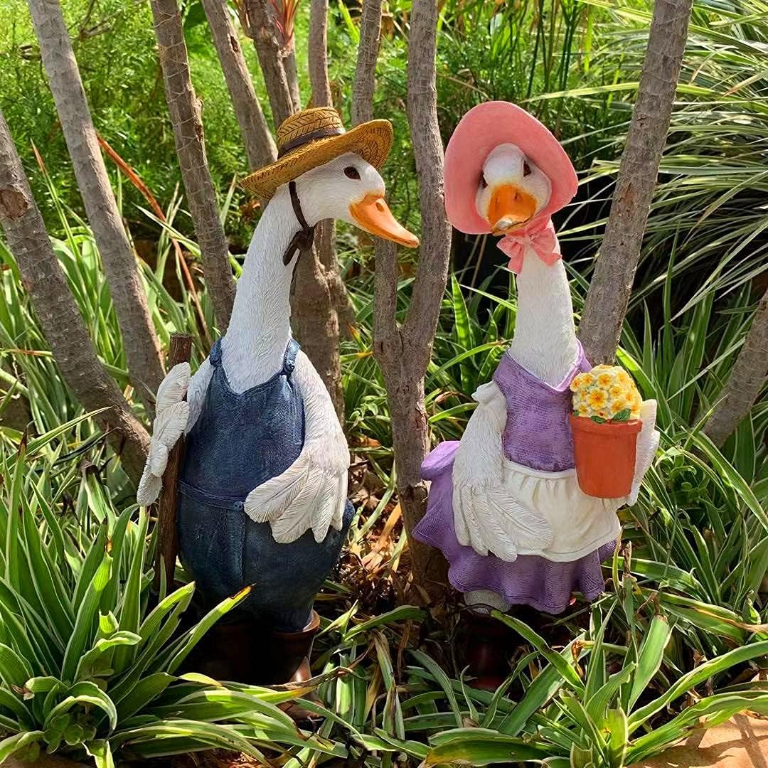 Ironrain Garden Statues Gardener Couple Duck, Indoor Outdoor Decorations Cute Ducks Art D&eacute;cor Goose Figurine Ornament for Yard Home Garden Patio and Office (Male) - Male image number 5