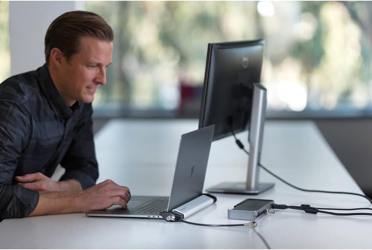 Kensington Macbook and Surface Laptop Locking Station Keyed Lock image number 5