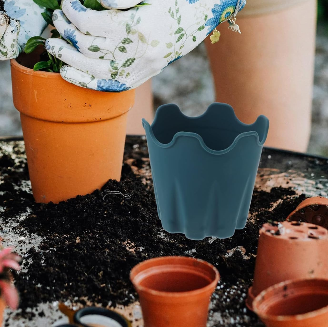 Xiaaofea 3 Pcs Flexible Silicone Plant Pots, Collapsible Indoor Outdoor Gardening Planter for Seedlings Flowers Herbs Multi Purpose Foldable Nursery Pot image number 1