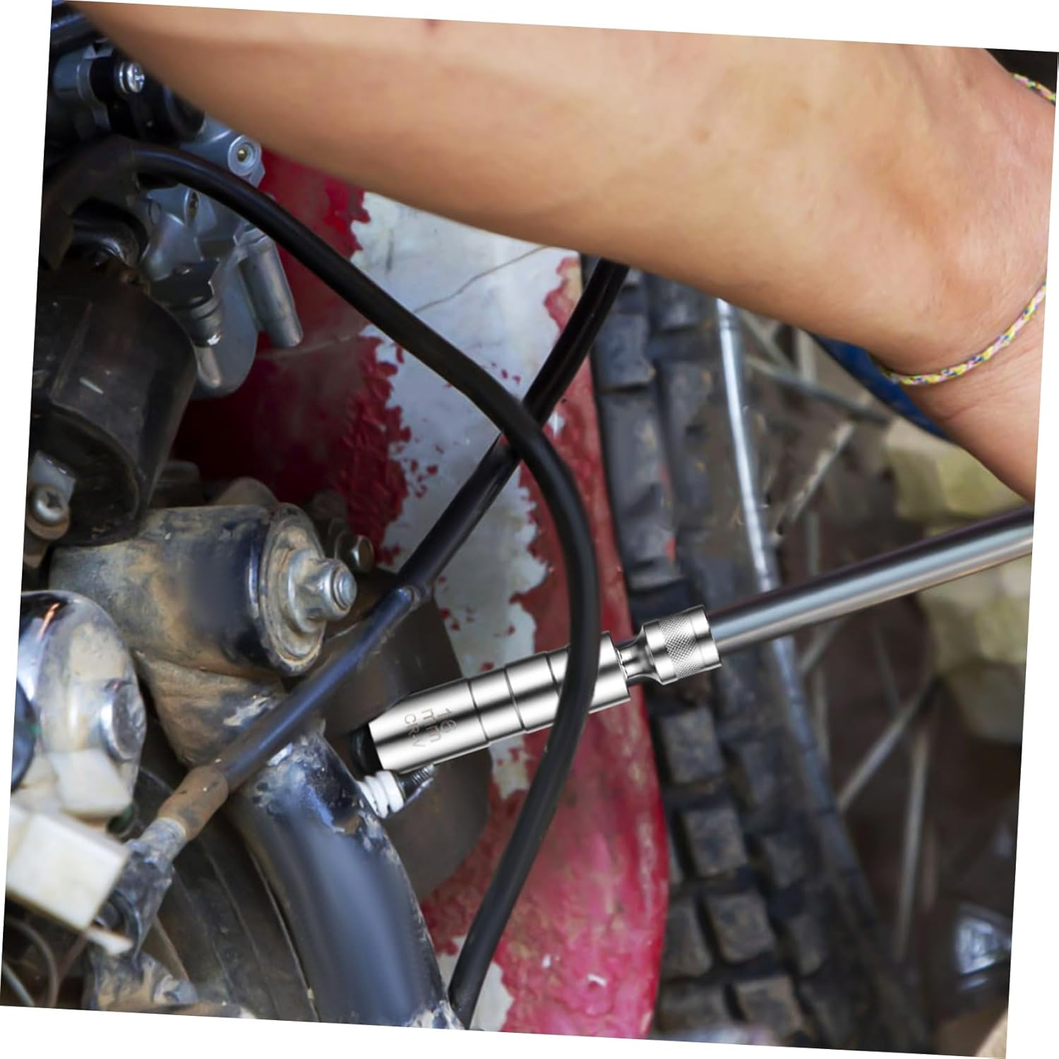 LALADEFIEE 2Pcs Magnetic Spark Socket Steel Tool for Easy Removal Installation of Cars Motorcycles Essential Automotive Accessory image number 5