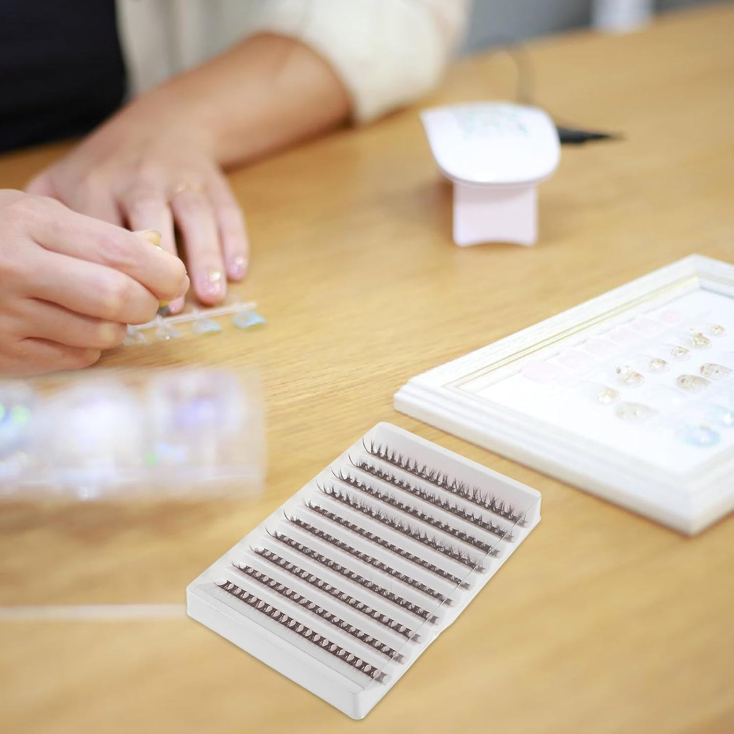 WESIEVYA 10 Pairs Brown Wispy Lash Clusters, Lightweight Natural-Looking False Eyelashes Kit, Fine Fiber Curl for Everyday Makeup and Cosplay image number 6