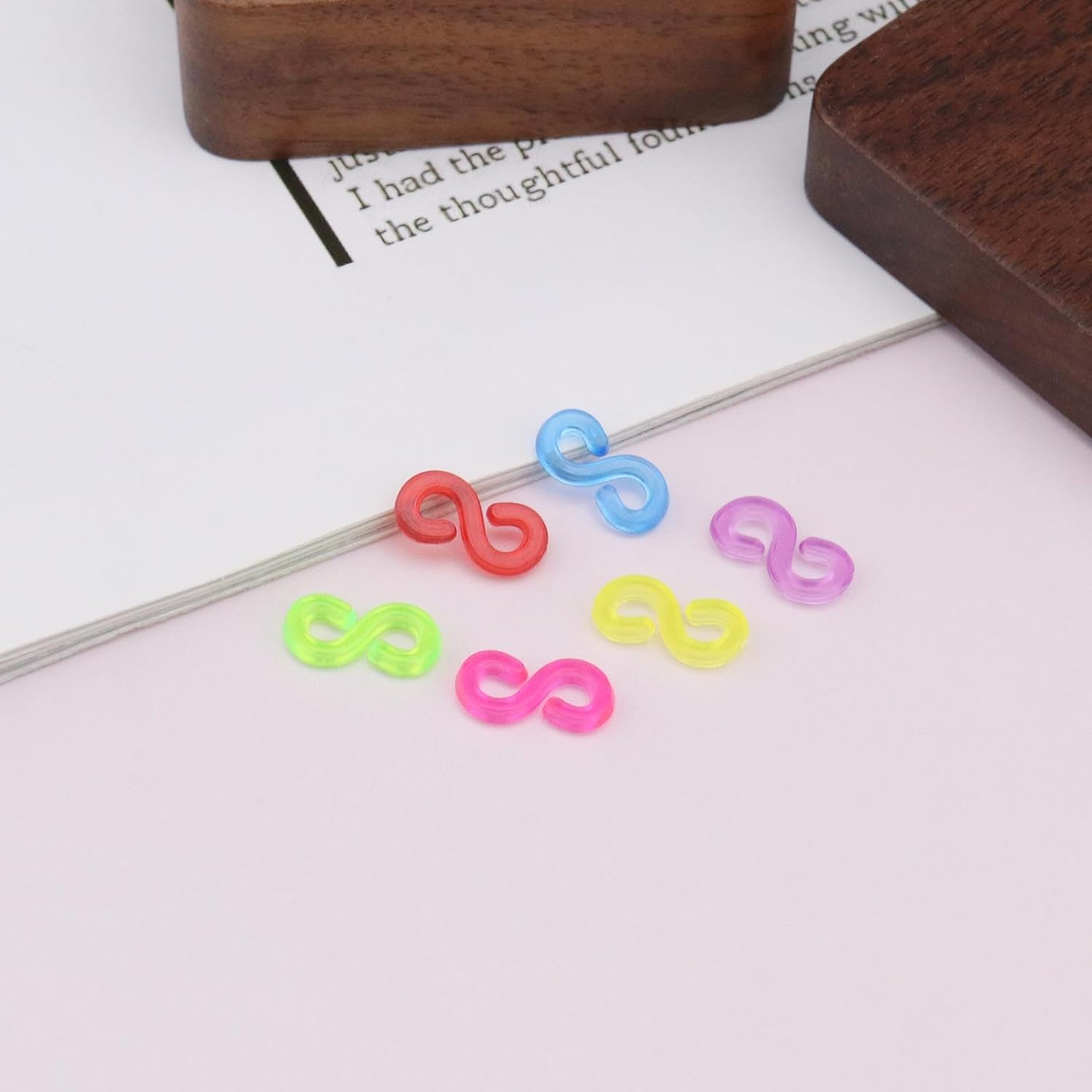 Ecsing 500Pcs Loom Band Clip for Kids Creativity Coordination DIY Basic Braided Accessories Jewelry Accessories Complete DIY Kit Special Occasion Friends Family (Colourful) - Clear image number 3