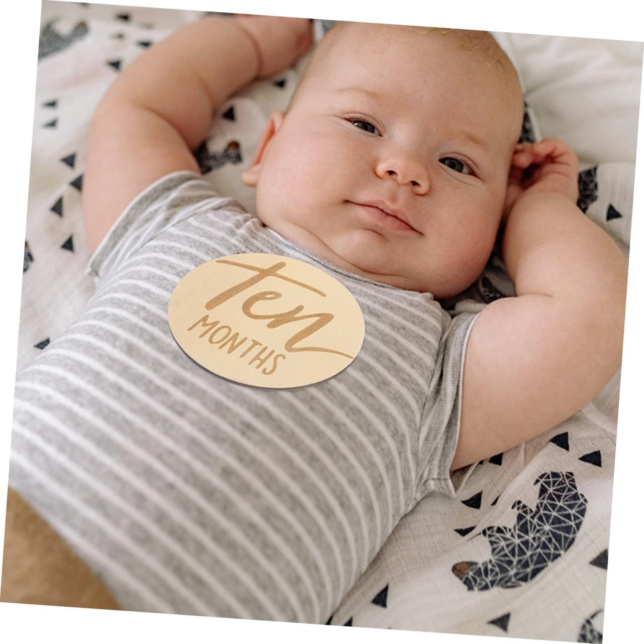 UPKOCH 12Pcs Wooden Monthly Milestone Cards for Growth round Milestone Signs for Boy Girl for Newborn Photography image number 3