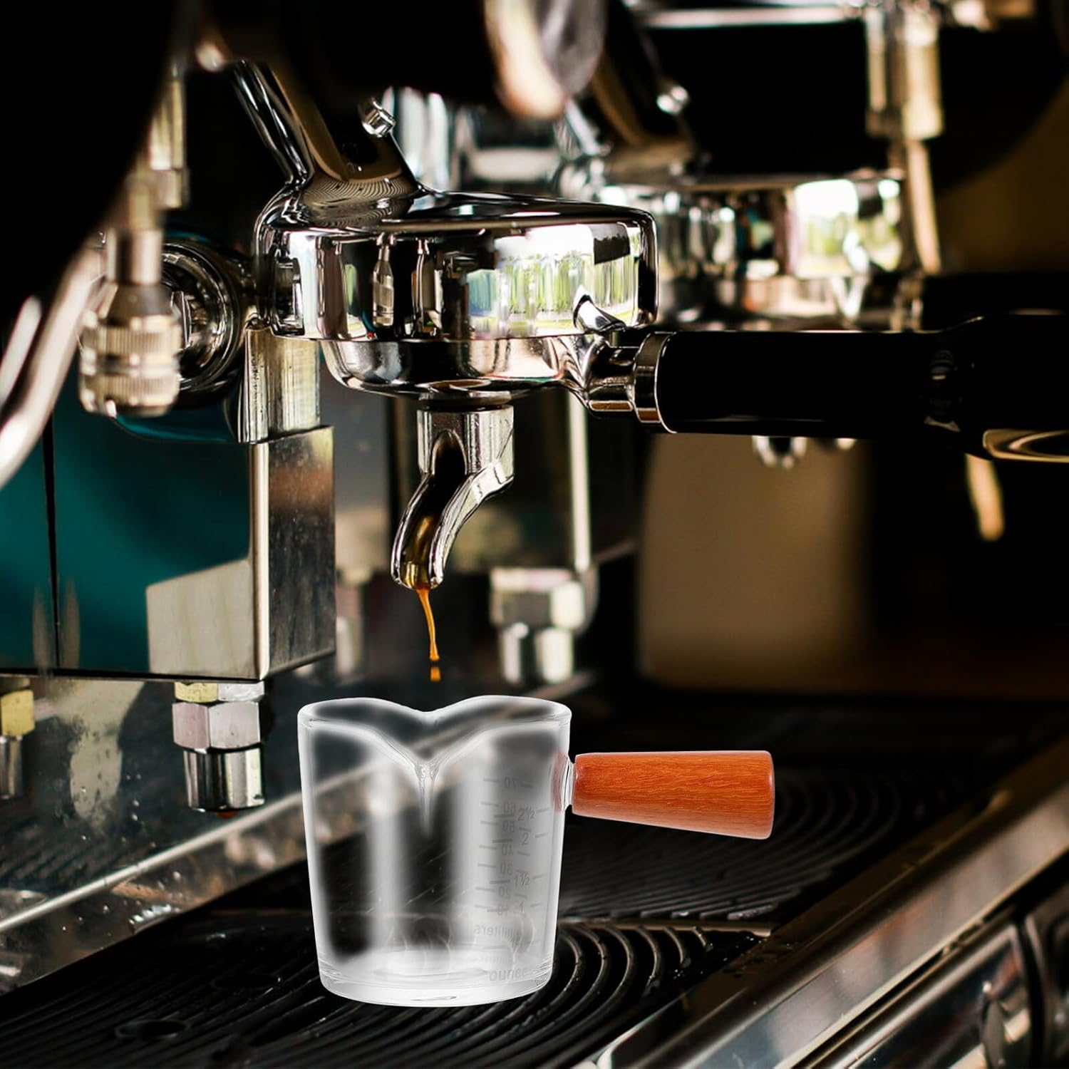 CLISPEED Glass Milk Cup Double Spout with Wooden Handle, Thick-Bottom Coffee Latte Art Measuring Pitcher for Home Use, Heat-Resistant Milk Frothing Cup for Espresso Accessories image number 3