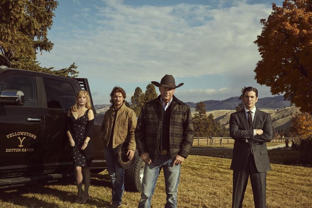 Yellowstone: the Dutton Legacy Collection (Limited Edition Gift Set) image number 6