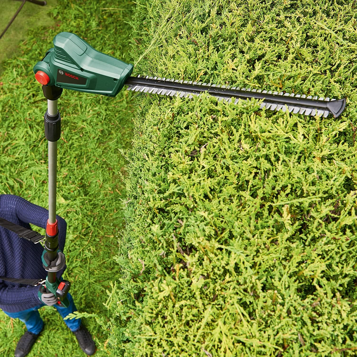 Bosch Home & Garden Bosch Cordless Telescopic Hedge Cutter Universalhedgepole 18 (1 X 4.0Ah Battery and Fast Charger Included, 18 V System) image number 1