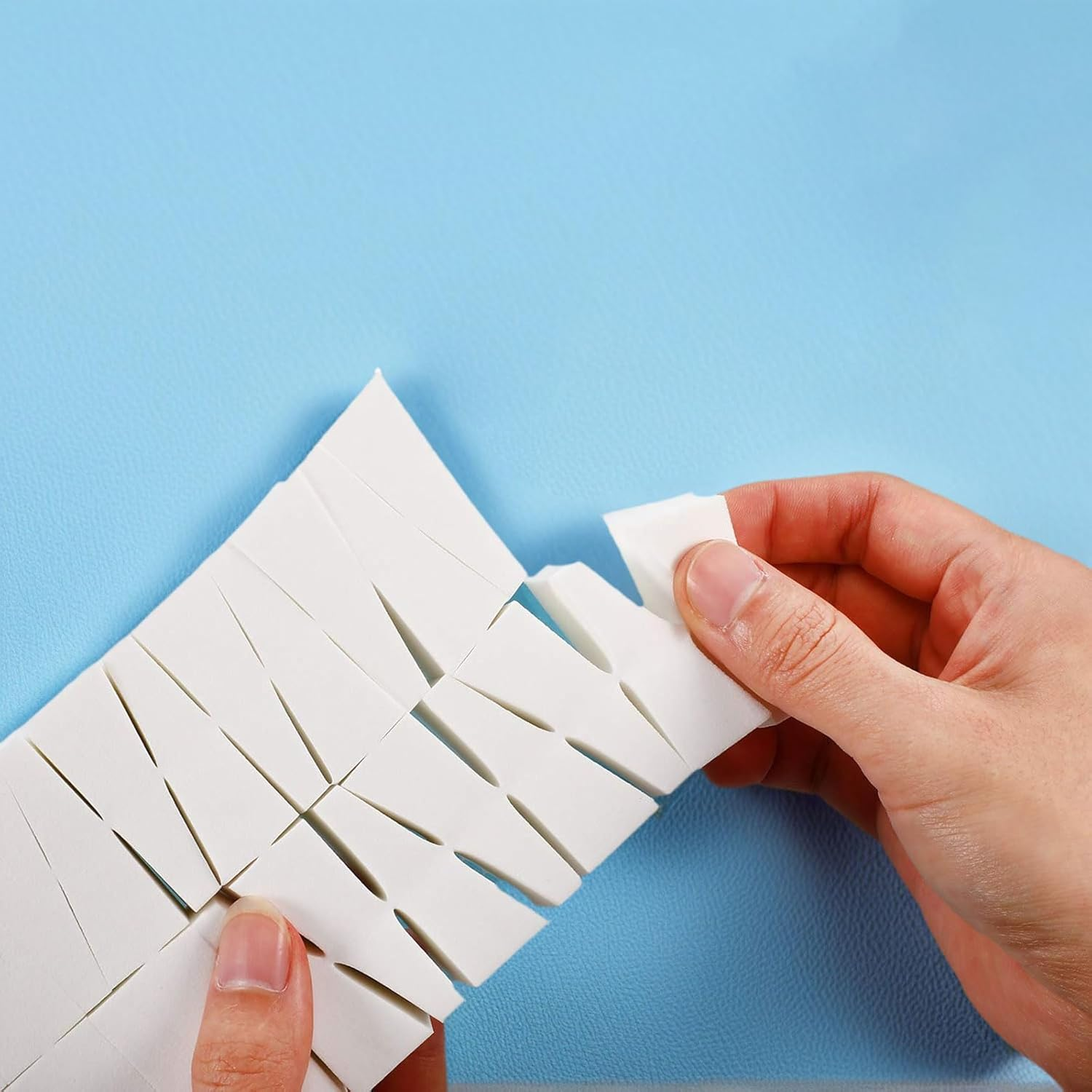 100-Pack Mini Makeup Sponges, Latex-Free Beauty Blender for Flawless Foundation, Triangular, Reusable Wedge Shape - Ruibex image number 4