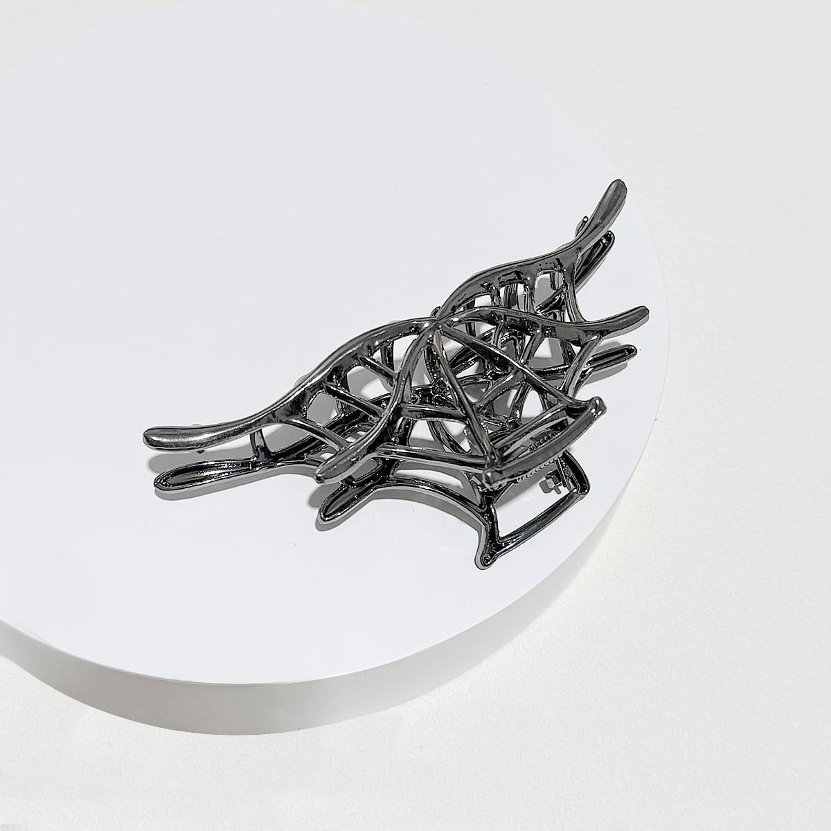 Pack of 3 Metal Hair Clips, Spider Hair Clips, Skull Claw Hair Clip, Non-Slip Claw Clip, Gothic Hair Clips, for Women, Girls, Halloween Hair Styling Accessories (C) image number 3