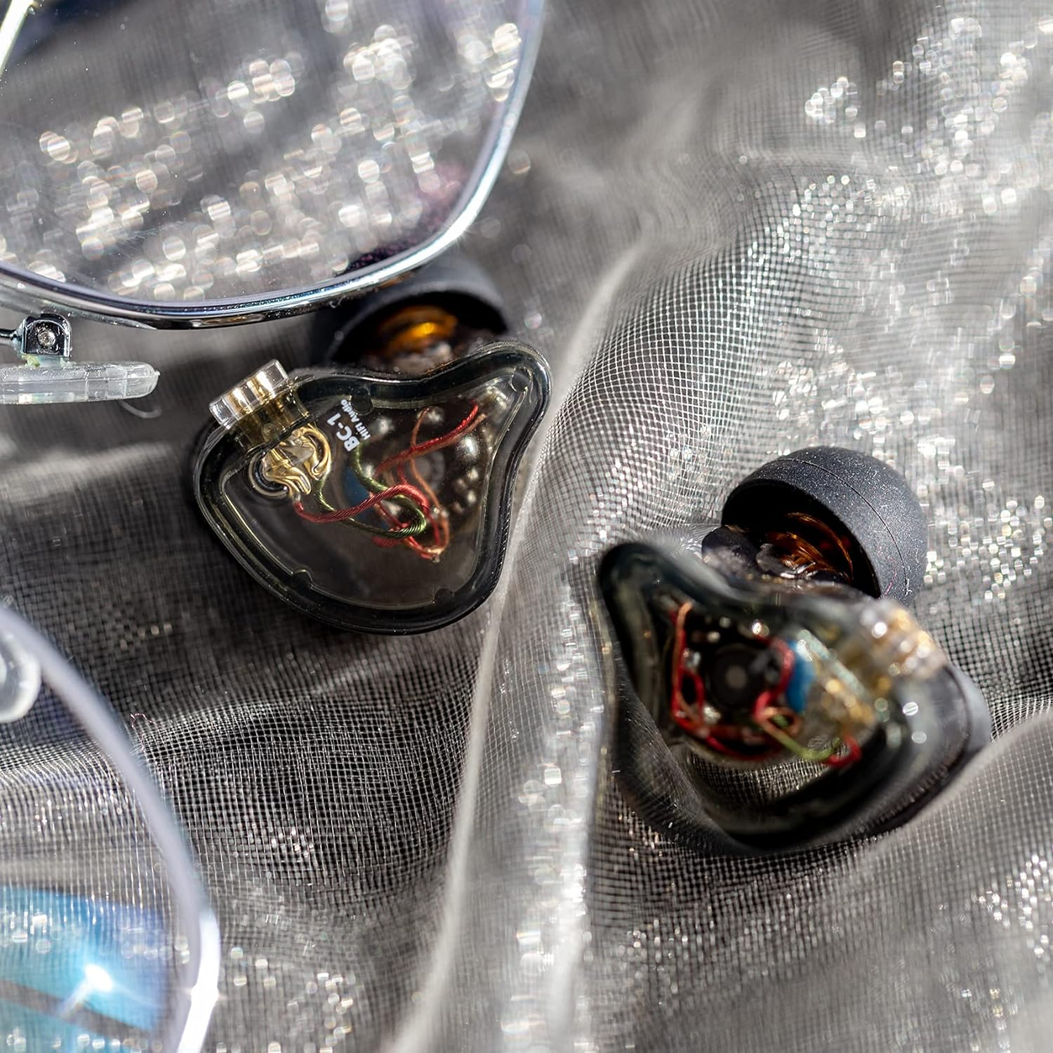 CCZ Yinyoo Melody in Ear Monitors, Wired Earphones without Microphone IEM HIFI Bass with 1DD 1BA, Ear Fins, IEM Earphones with 4N OFC Cable for Musicians, Singer, on Stage,Studio (No Mic, Clear Black)