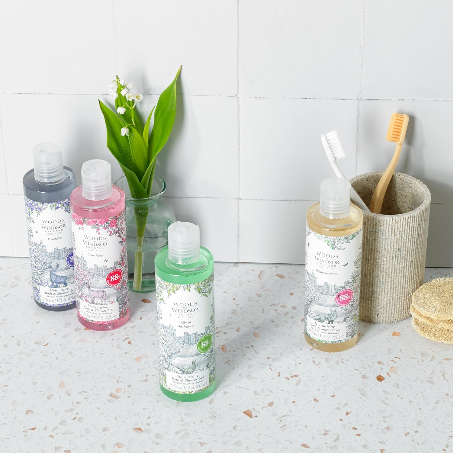 Woods of Windsor Lavender Bath and Shower Gel, Womens Shower Gel with Patchouli Musk and Chamomile, Gentle Cleansing and Moisturising Body Wash with Vitamin E, Lavender 250Ml image number 1