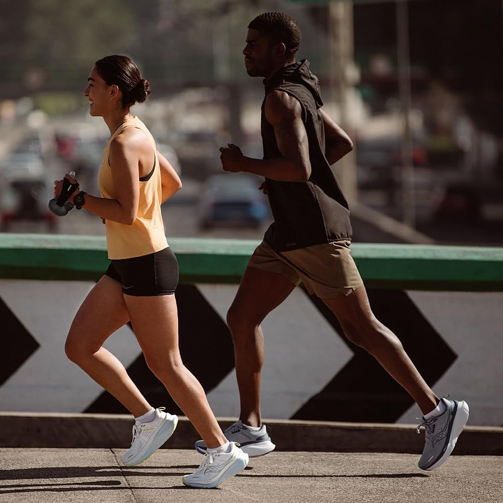 Saucony Women'S Guide 18 (D) Sneaker image number 1