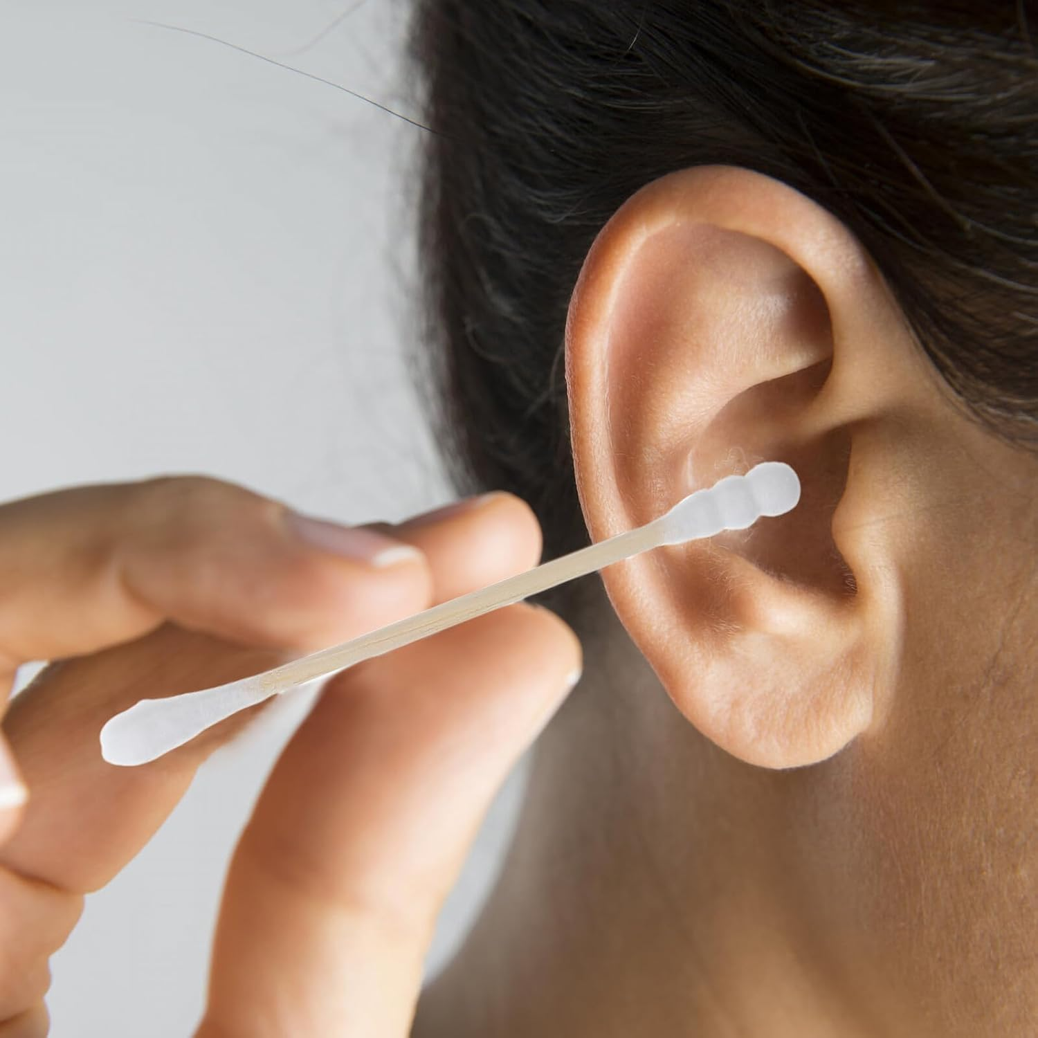 GANAZONO 500Pcs Dual-Ended Cotton Swabs with Wooden Stems for Ear Cleaning and Makeup Removal Soft round Cotton Tips for Cosmetic Use and Hygiene Lightweight Portable Health Care Essentials image number 2