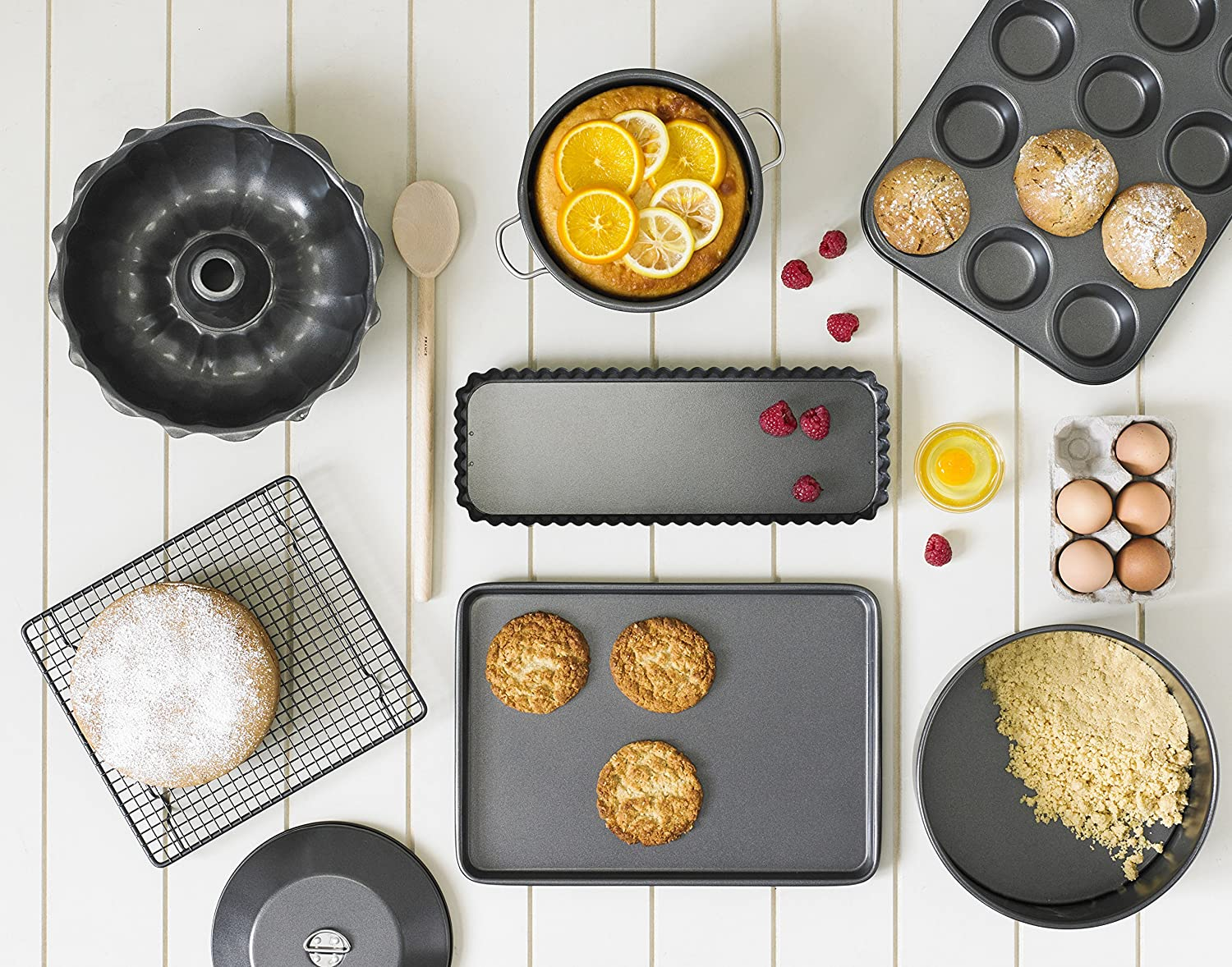 MASTERPRO MPHB18 Fluted Ringcake Pan, Carbon Steel/Black image number 4