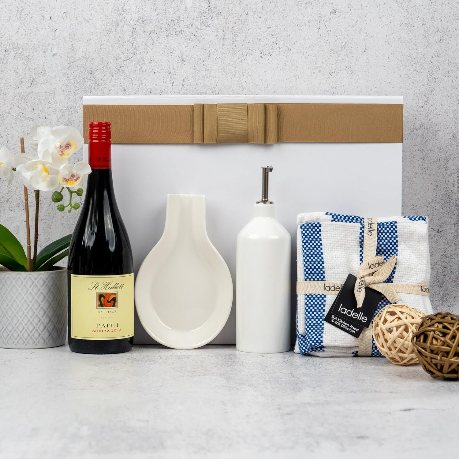 Culinary Essentials Hamper - Gourmet Cooking Enthusiasts with Fine Wines, Kitchen Towels, Spoon Rest, and Oil Bottle - Perfect for Special Occasions and Thoughtful Thank-You Gifts (Popular Red) image number 3