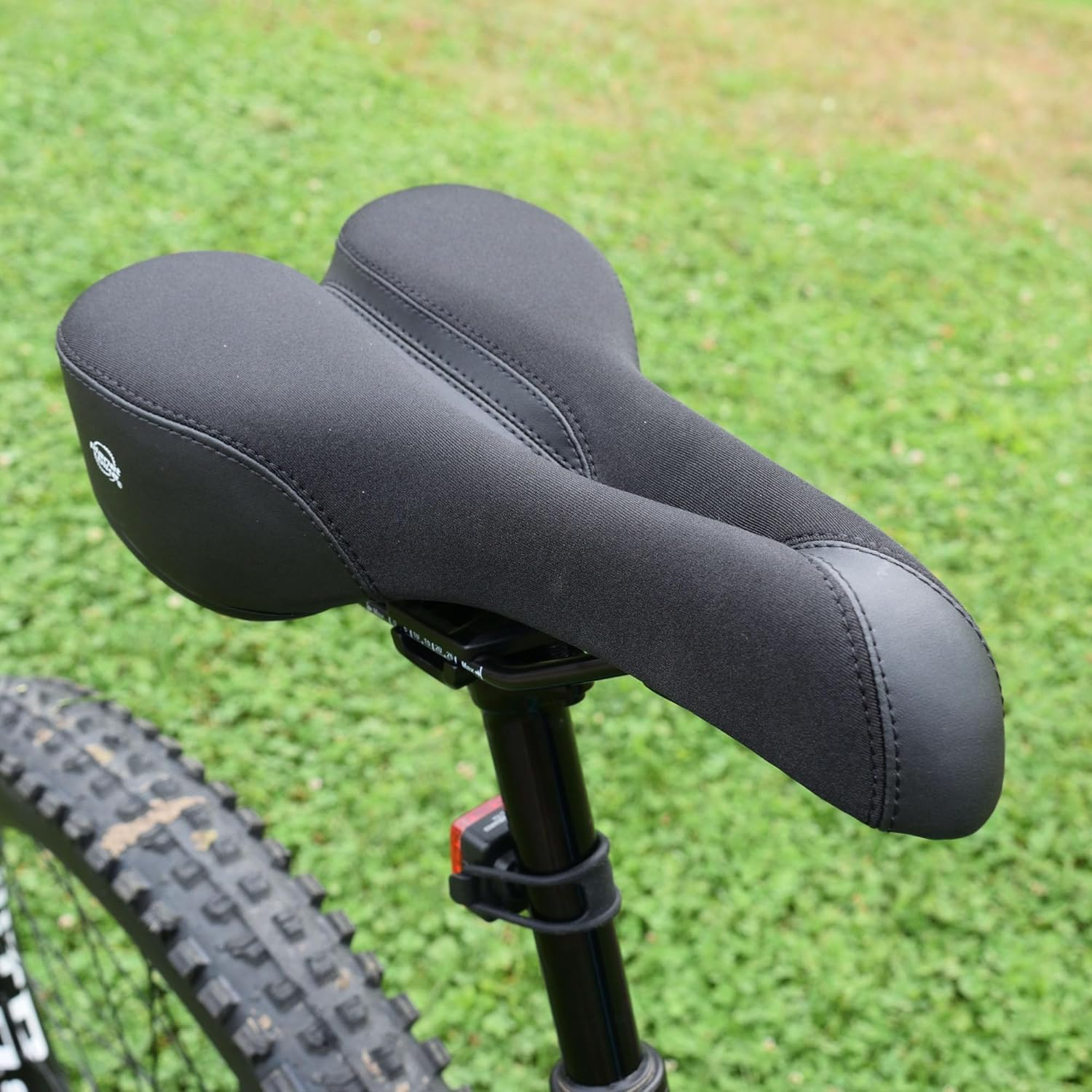 Planet Bike Men'S A.R.S. Anatomic Relief Bicycle Saddle image number 4