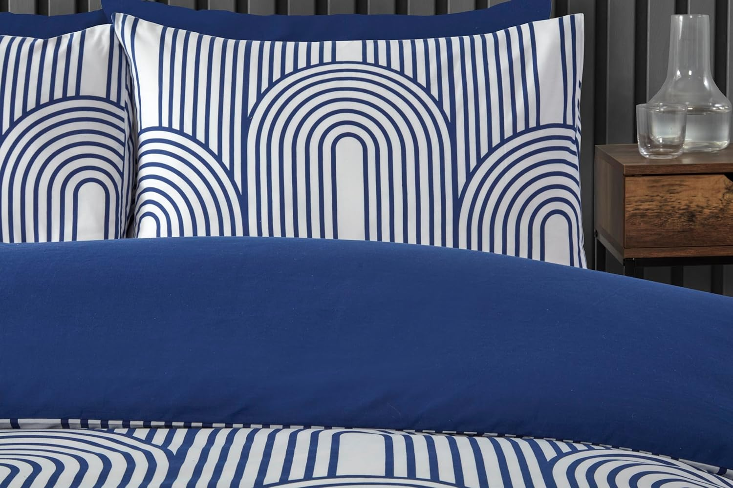 Rapport Home Kingsize Duvet Cover Set Premium Polycotton Arches Geometric Design Blue and White Minimalist 3PC Non-Iron Luxury Bedding Set with Snap Closure image number 2