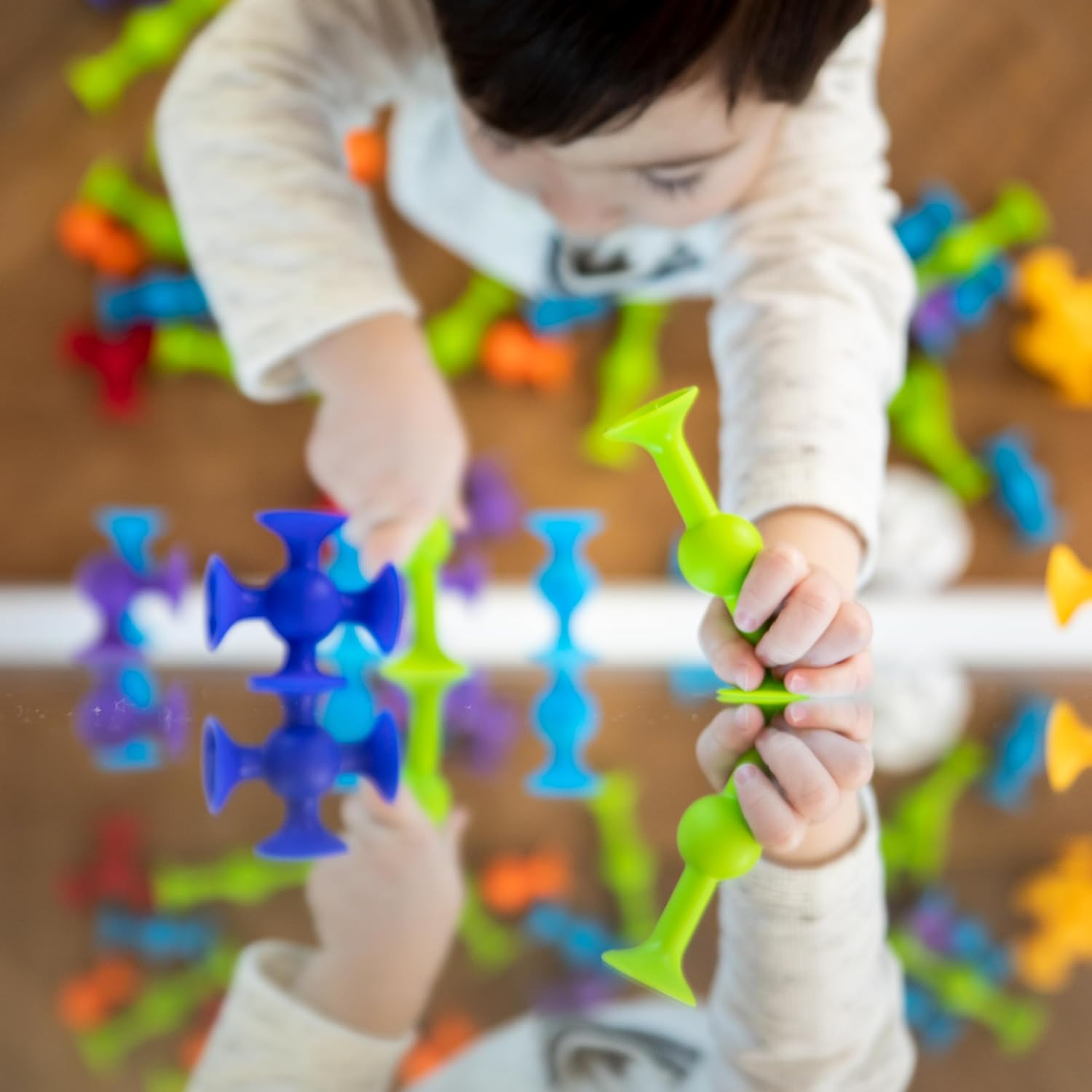 Fat Brain - Squigz - Starter image number 4