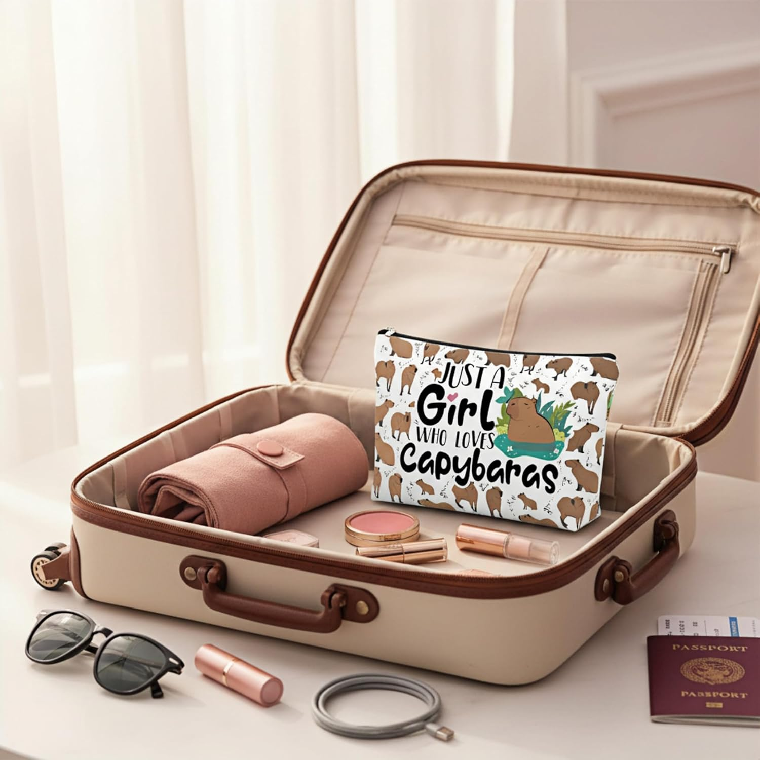 MOLIMOLI Capybara Make-Up Bag, 3D Print Design, 25 X 17 X 6 Cm, Canvas Toiletry Bag, Portable for Travel and Everyday Use image number 2