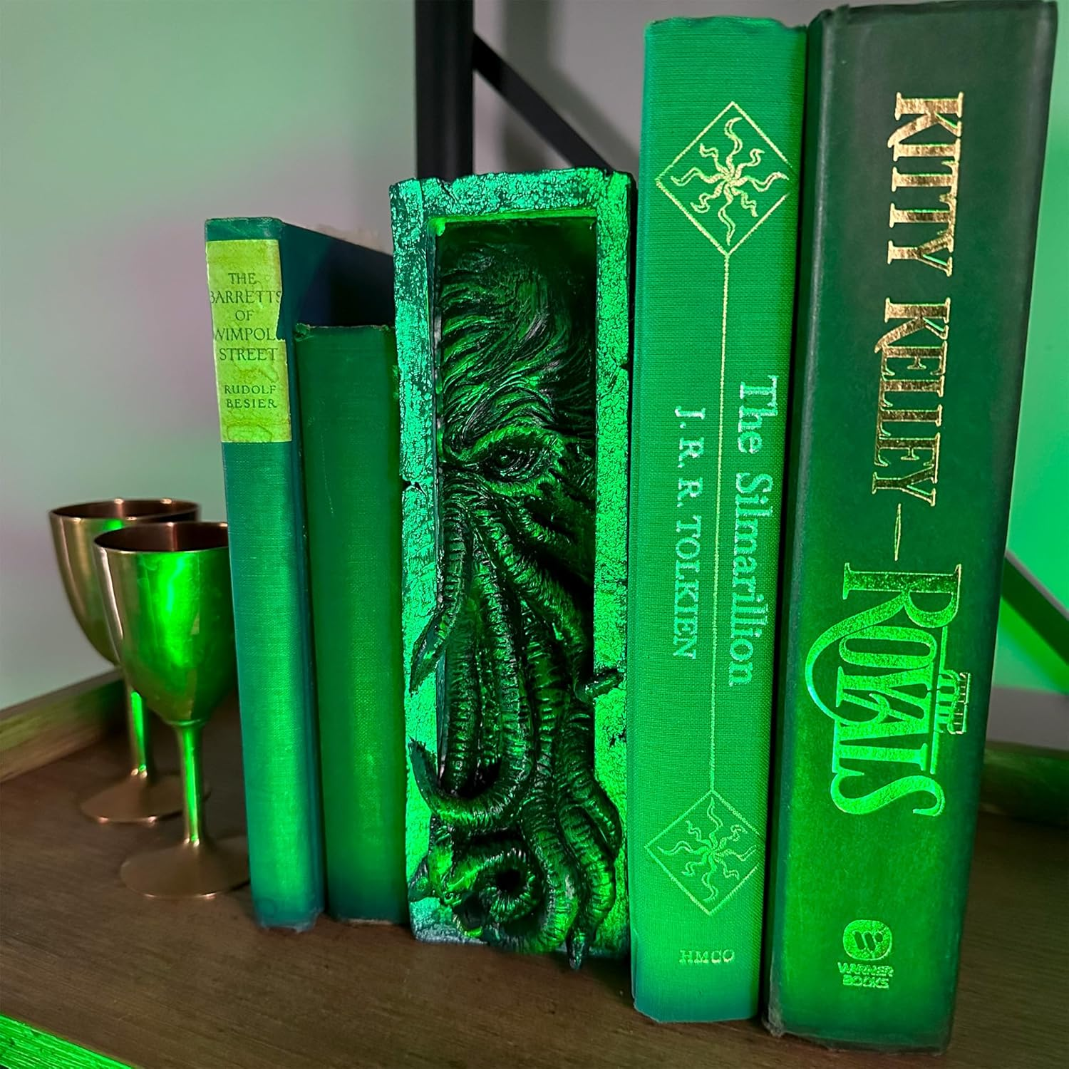 Toy Vault Cthulhu Bookshelf Insert, Resin Bookend Peeping Cthulhu Monster Statue image number 4