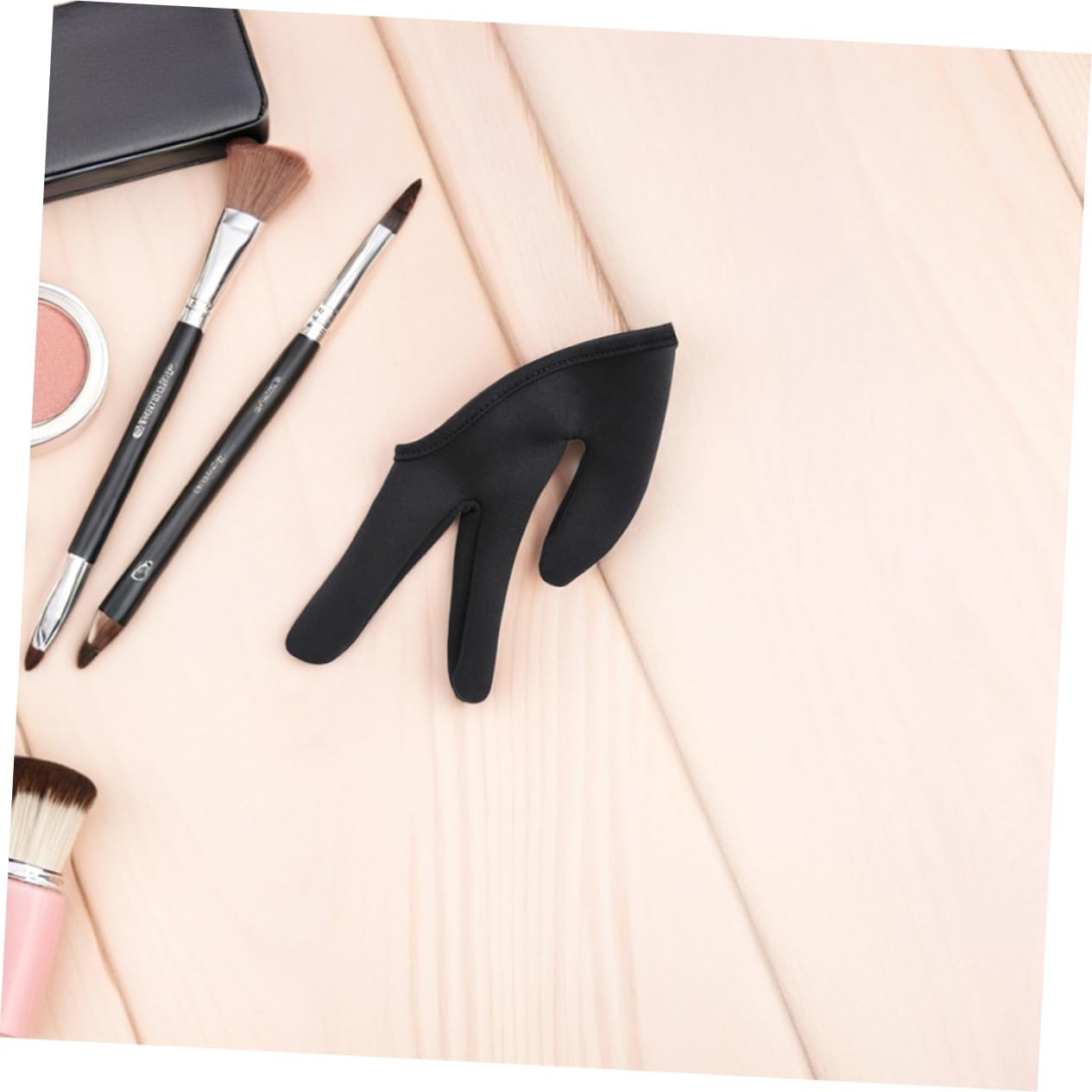 ZUNOXAZ 2Pcs Heat Resistant Thermal Hair Styling Gloves Lightweight Three Finger Covers for Curling and Straightening Insulation for Safe Hair Dyeing at Home and Salon image number 3