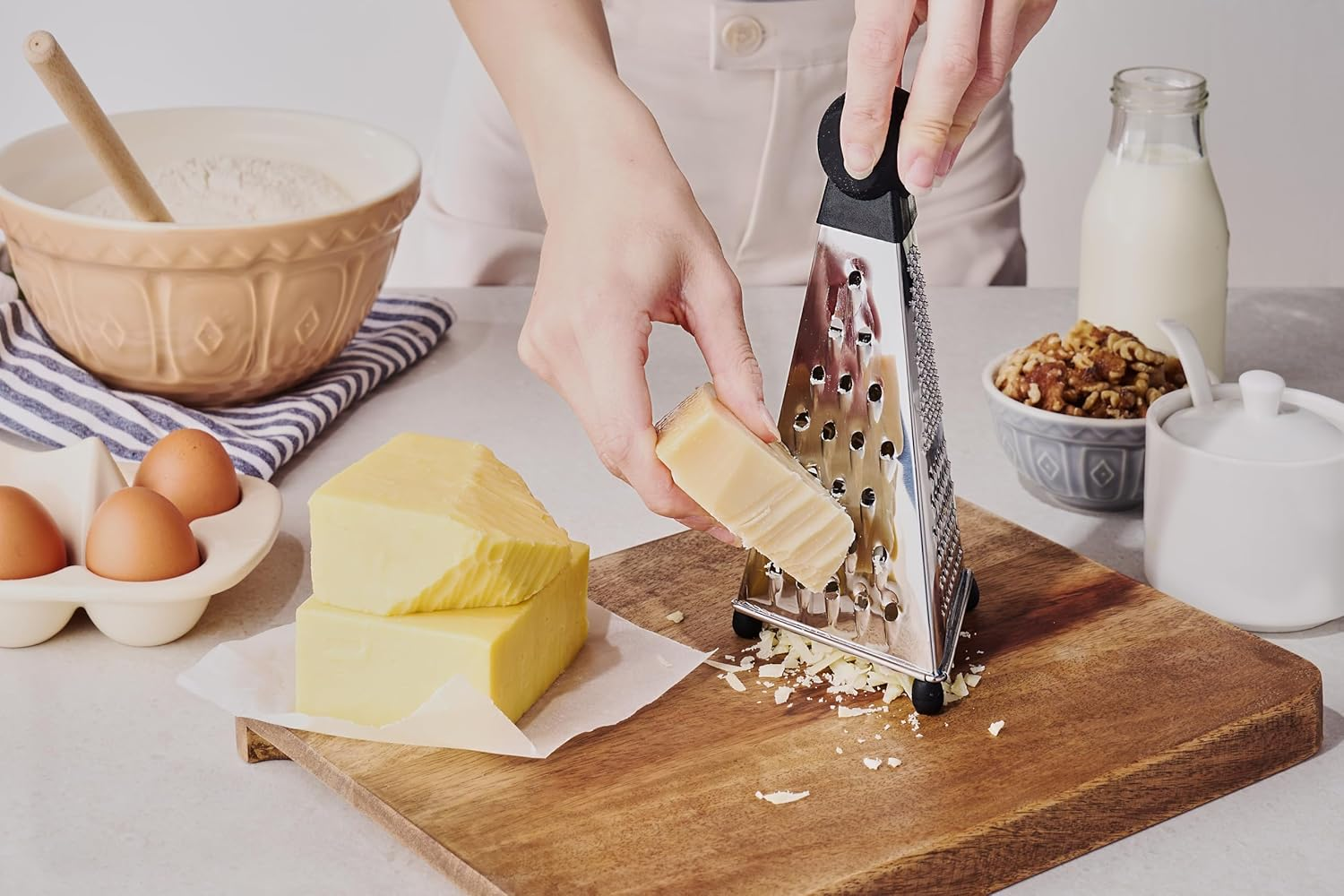 Avanti Lifestyle 3 Way Triangular Stainless Steel Grater, 20 Cm Size Silver/Black image number 2