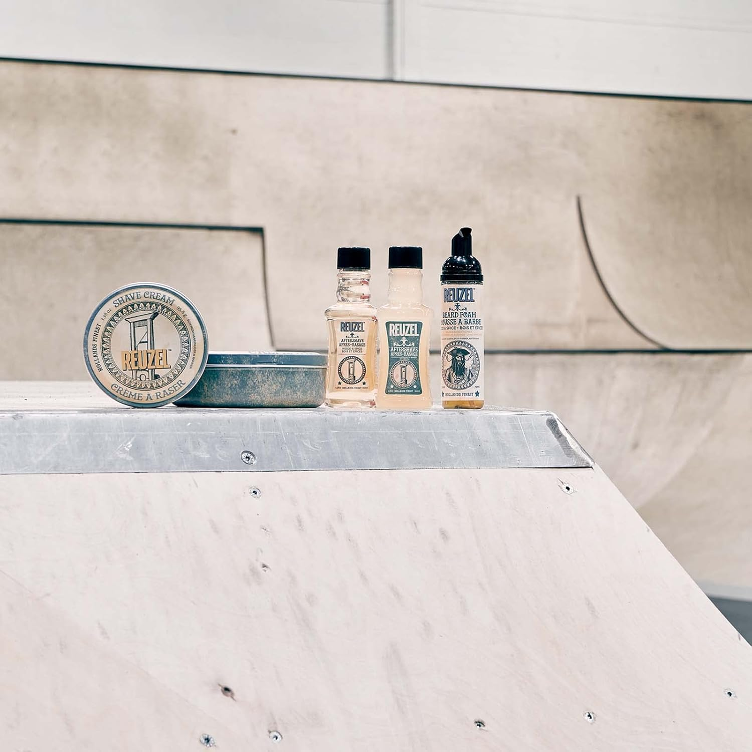 Reuzel Aftershave - Crisp and Defined Formula - Easy and Hassle Free Application - Light Masculine Scent - Leaves Skin Feeling Hydrated - Perfect Way to Finish off Any Shave on Face or Neck - 100 Ml image number 3