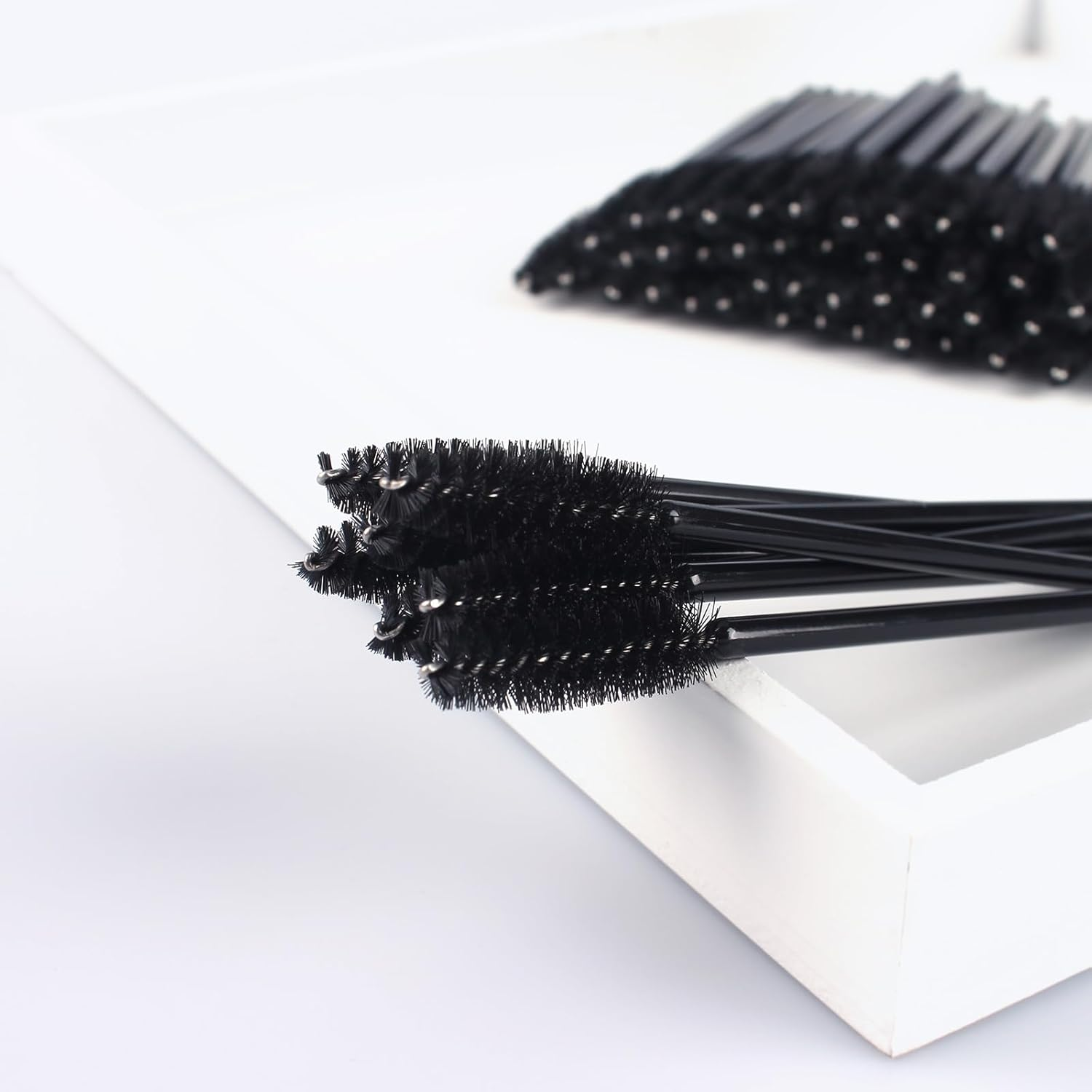 H HOME-MART 100 Pcs Eyelash Mascara Applicator Wand Brush Spoolies, Eyebrow Brush, Spoolie Brushes for Eye Lash and Brows image number 4