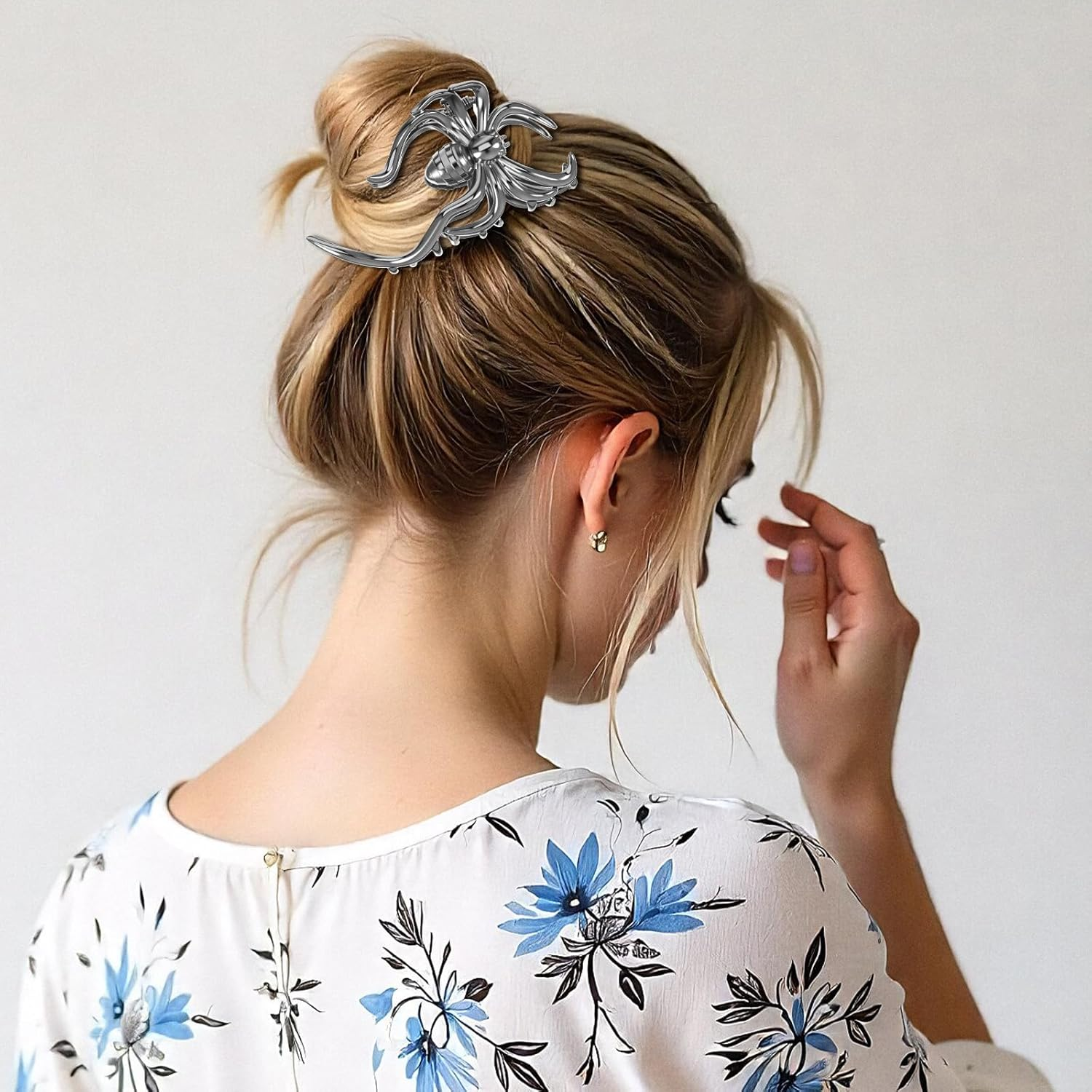 Pack of 3 Halloween Spider Web Hair Clips, Fashion Metal Hair Clip, Non-Slip Claw Clip, Gothic Spider Hair Clips, Durable Alloy for Halloween, Costume Party, Cosplay (Black) image number 1