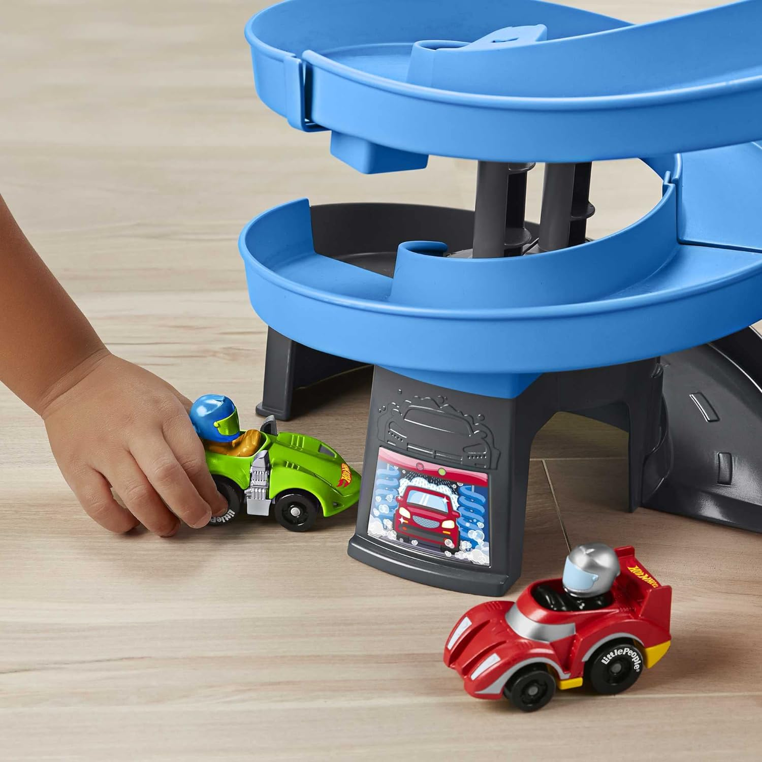 Fisher-Price Little People Toddler Playset, Hot Wheels Racing Loops Tower, Spiral Racetrack with Stunt Ramp and Sounds image number 5