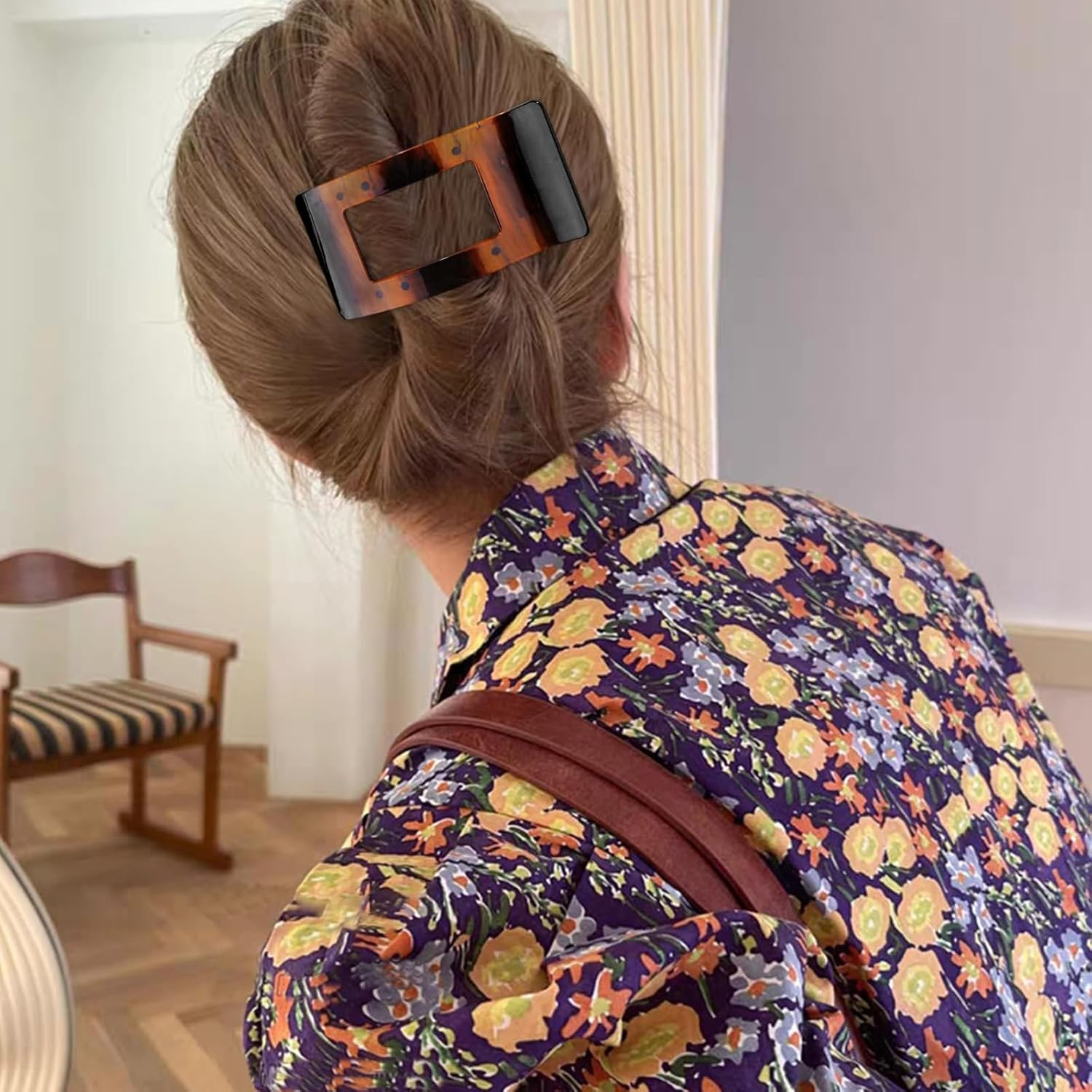 Celblisora Pack of 4 Flat Hair Clips for Women and Girls, Flat Claw Clips, Strong Hold, Large Side Hair Clip, French Hair Clip with Duck Beak image number 2