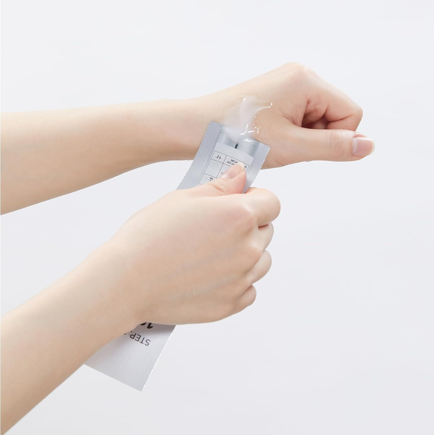 VT COSMETICS 2 Step Mask Reedleshot 100, Cica Reedle, Korean Skincare (1 Sheet Mask + 0.05 Oz Cream) image number 4