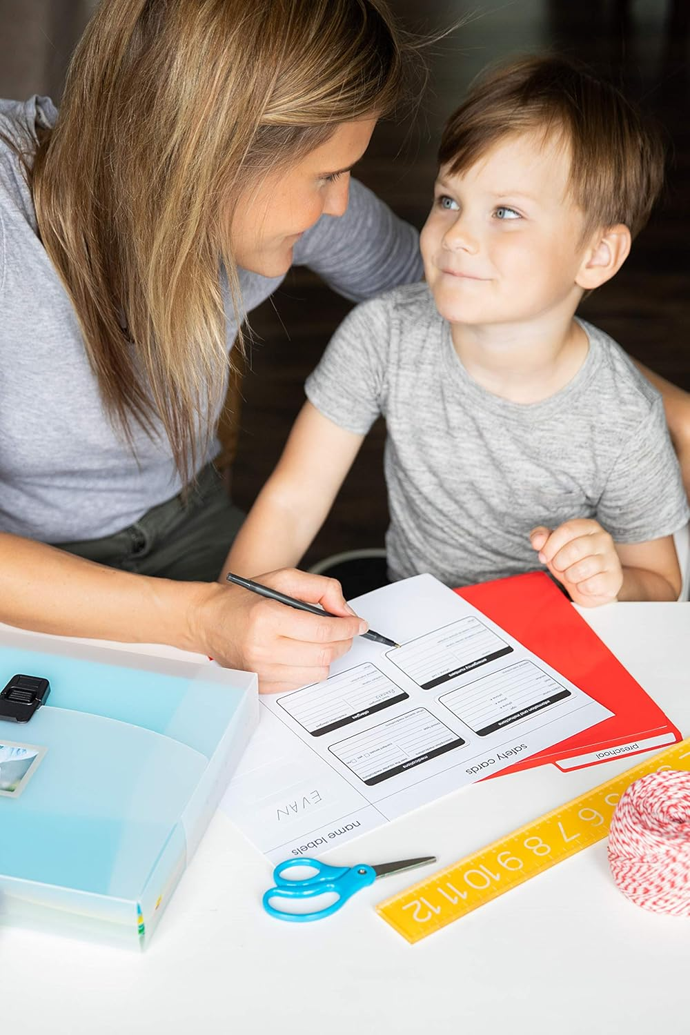 Pearhead School Years Organizer, Children&rsquo;S School Highlights and Accomplishments Organizer for Parents, File Keeper for Kids, White image number 4