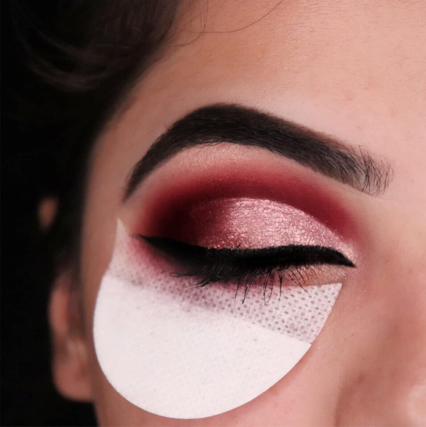 Tailaimei 300 Pcs Eyeshadow Shields, Eyeshadow Stencil for Prevent Makeup Residue, Lint Free Gel Pad for Eyeliner, Eyelash Extensions and Lip Makeup image number 2