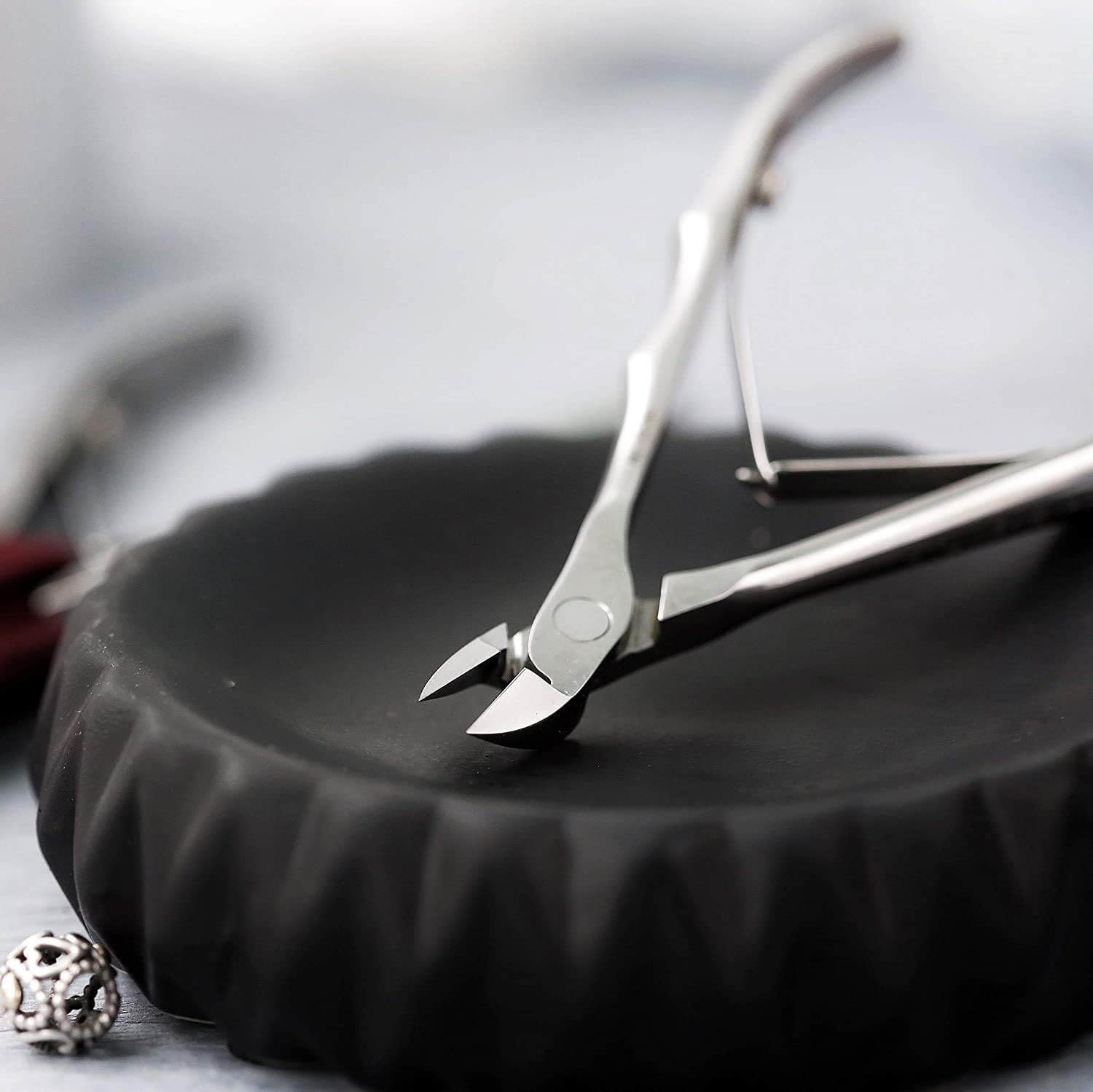 Staleks EXPERT 10 Cuticle Nippers 9 Mm ? Straight Blades with Heel ? Compact Handle Design for Precise Trimming image number 3