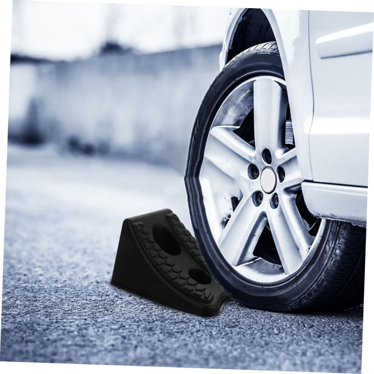 LIGHTAOTAO 2Pcs Plastic Wheel Chocks for Rvs and Semi Trucks Non Slip Tire Blocks for off Road and Road Vehicles Maximum Grip Wheel Stoppers for Safe Parking and Vehicle Positioning image number 4