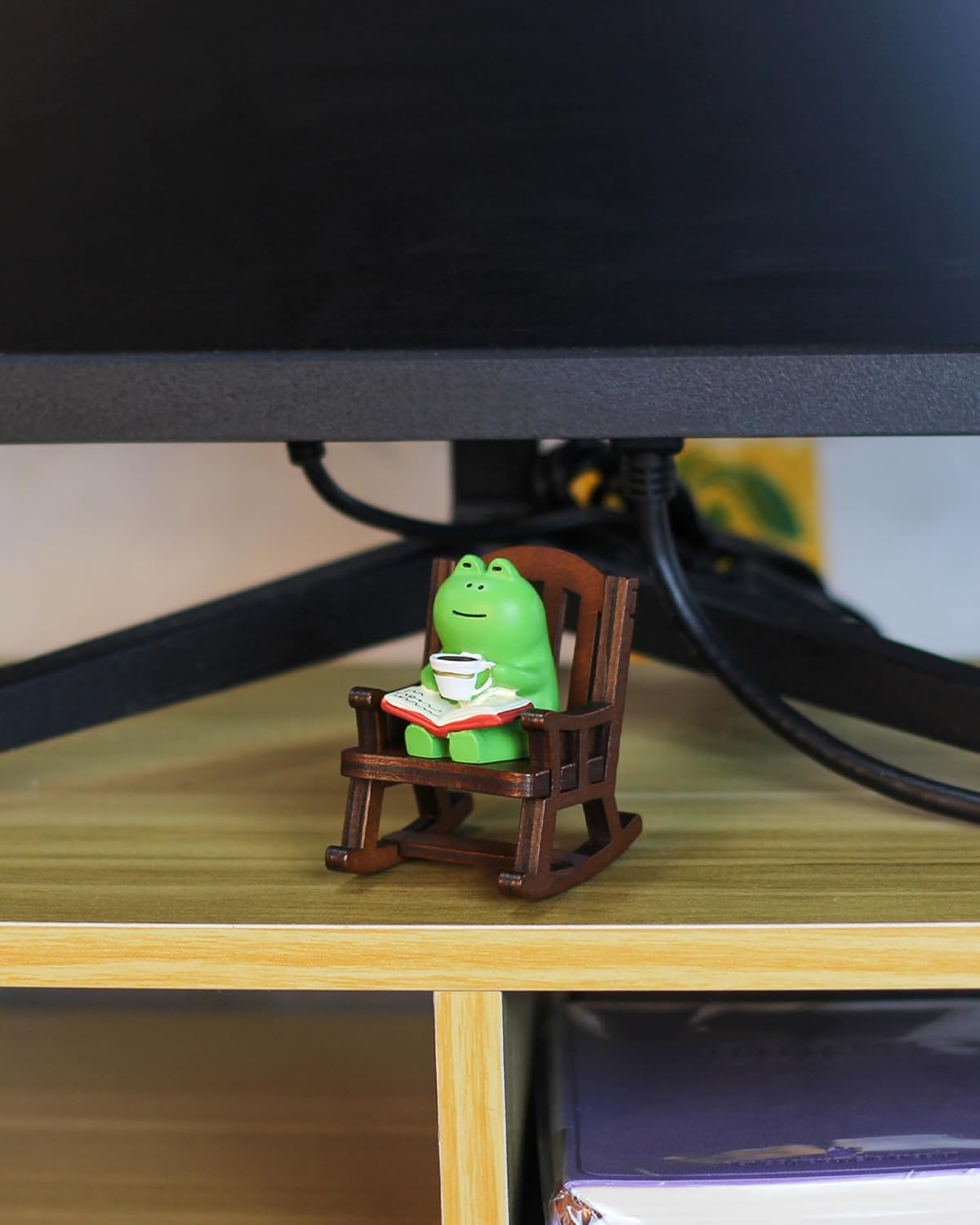 Cute Mini Frog Figurine with Small Sofa Resin Figure for Office Home Decor for Frog Lovers (Rocking Chair)