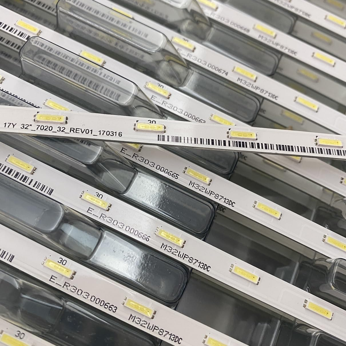 LED Backlight Strip Compatible with Sony KDL-32RE400 KDL-32WE613 KDL-32WE615 KDL-32WE610 KDL-32RE403 17Y 32"_7020_32 36_REV01_170316 80611DD (Color : 1 PCS for 1 TV) - 1 Pcs For 1 Tv image number 3