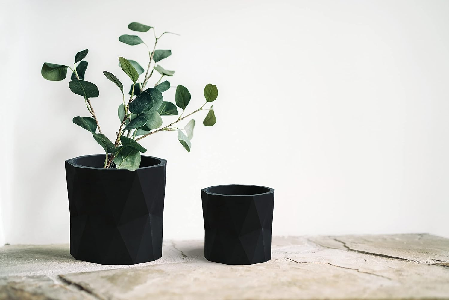 Olly & Rose Designer Geometric Plant Pots Garden Planters Set 2 Indoor Outdoor Plant Flower Pot Set (Matt Black) image number 1